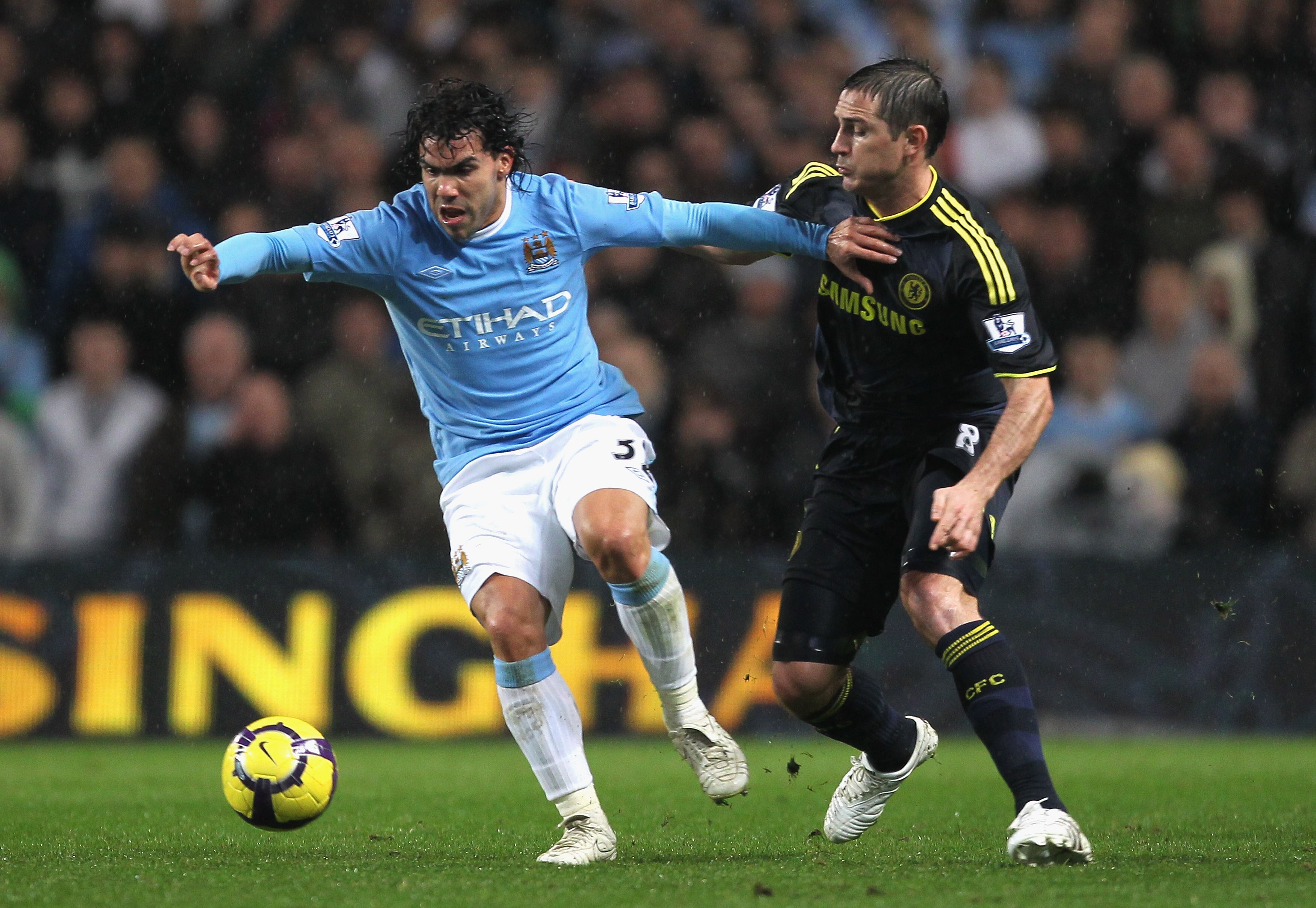 MANCHESTER, ENGLAND - DECEMBER 05:   Carlos Tevez of Manchester City holds off the challenge of Frank Lampard of Chelsea during the Barclays Premier League match between Manchester City and Chelsea at the City of Manchester Stadium on December 5, 2009 in