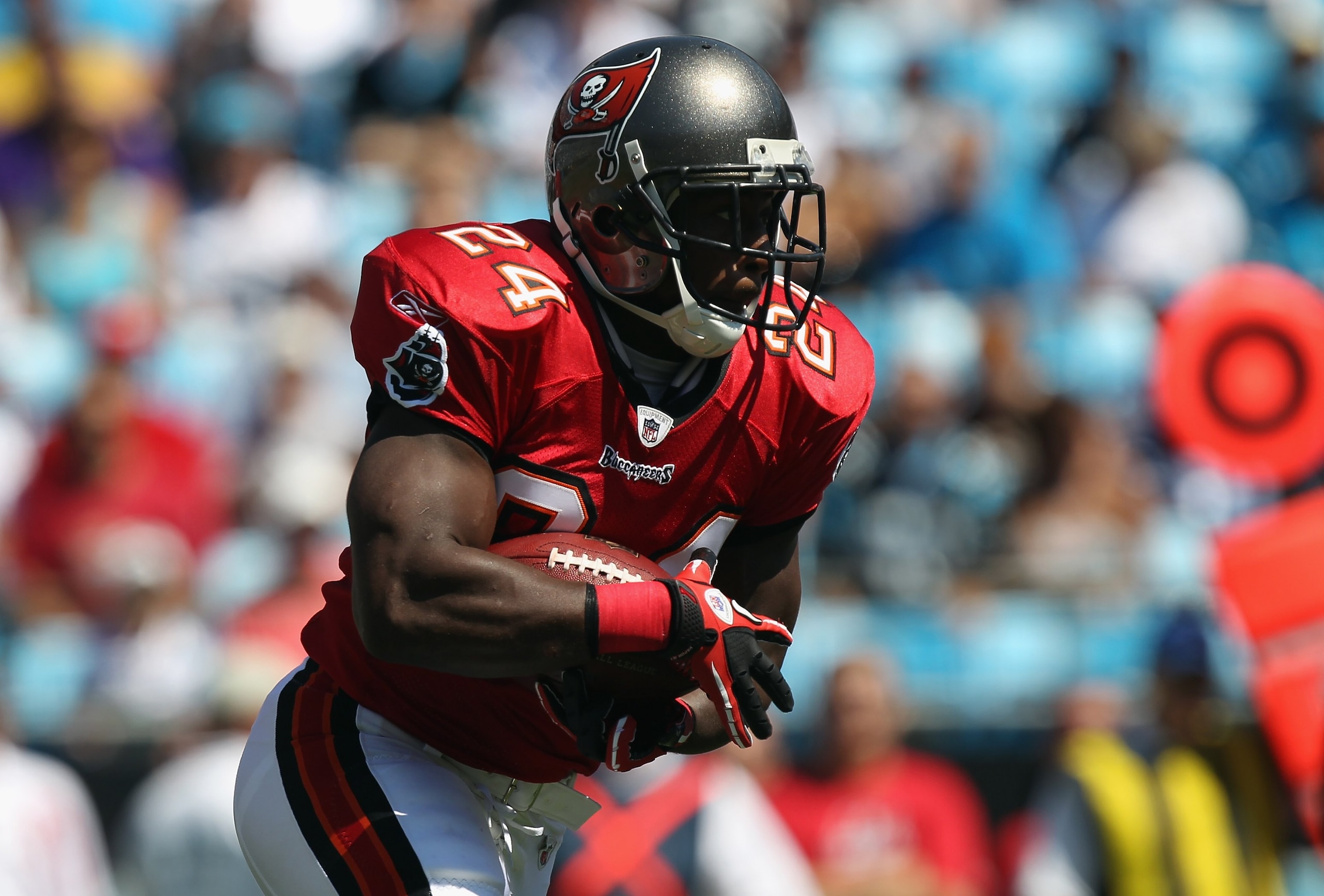 CHARLOTTE, NC - SEPTEMBER 19:  Carnell Williams #24 of the Tampa Bay Buccaneers # of the Carolina Panthers during their game at Bank of America Stadium on September 19, 2010 in Charlotte, North Carolina.  (Photo by Streeter Lecka/Getty Images)