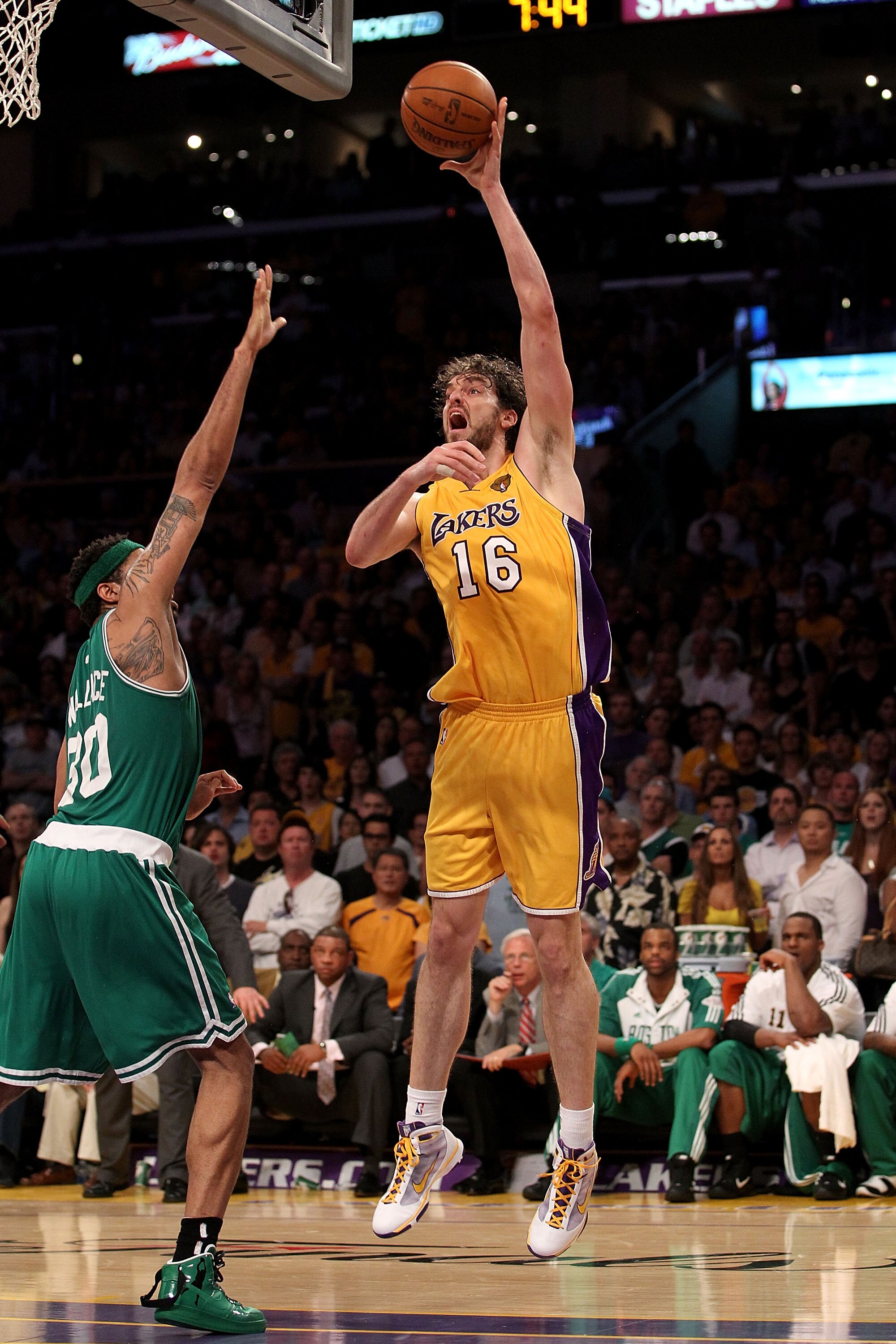 LOS ANGELES, CA - JUNE 17:  Pau Gasol #16 of the Los Angeles Lakers puts a shot up over Rasheed Wallace #30 of the Boston Celtics in Game Seven of the 2010 NBA Finals at Staples Center on June 17, 2010 in Los Angeles, California.  NOTE TO USER: User expre
