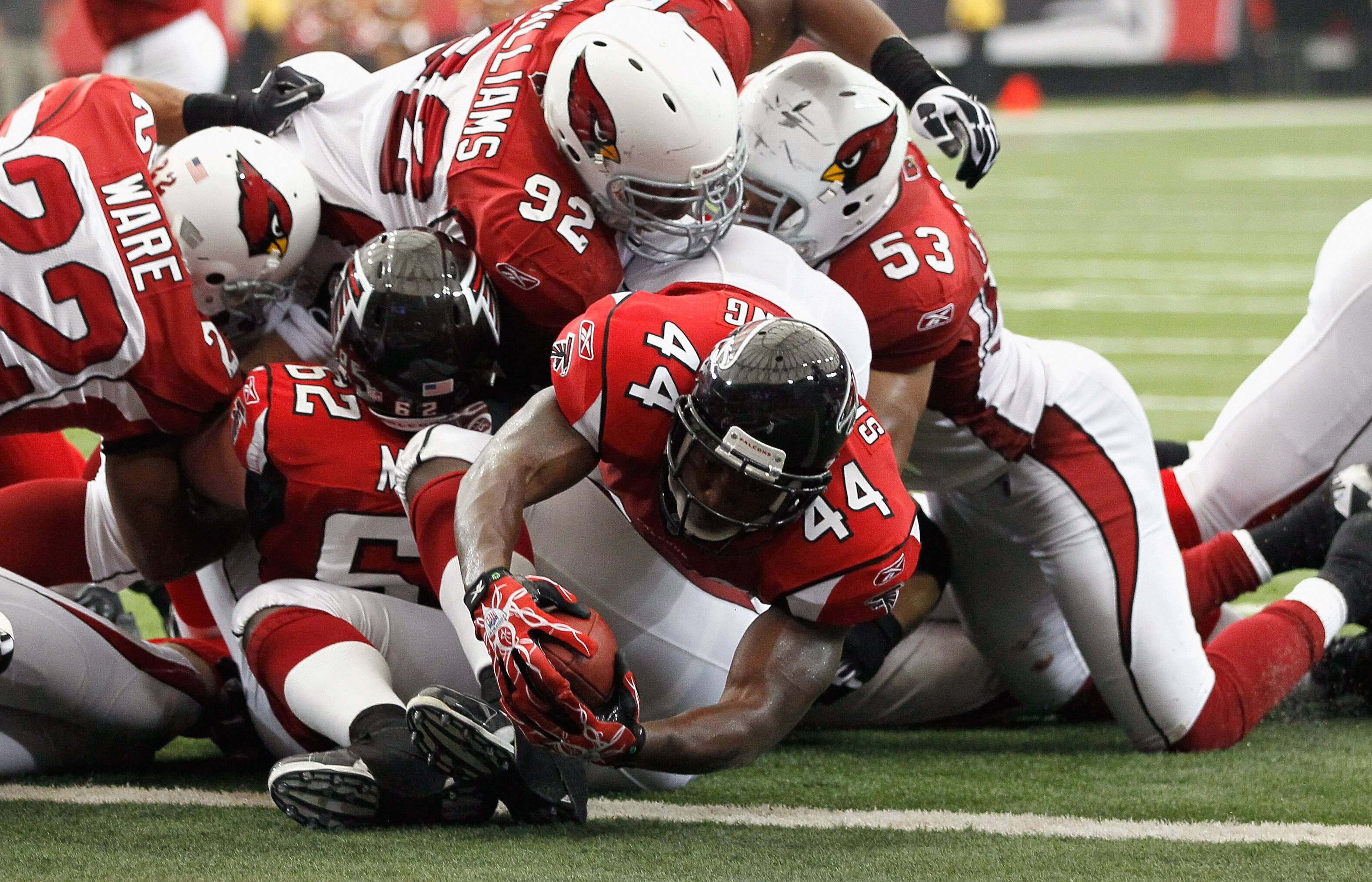 ATLANTA - SEPTEMBER 19:  Jason Snelling #44 of the Atlanta Falcons dives over for a touchdown against the Arizona Cardinals at Georgia Dome on September 19, 2010 in Atlanta, Georgia.  (Photo by Kevin C. Cox/Getty Images)