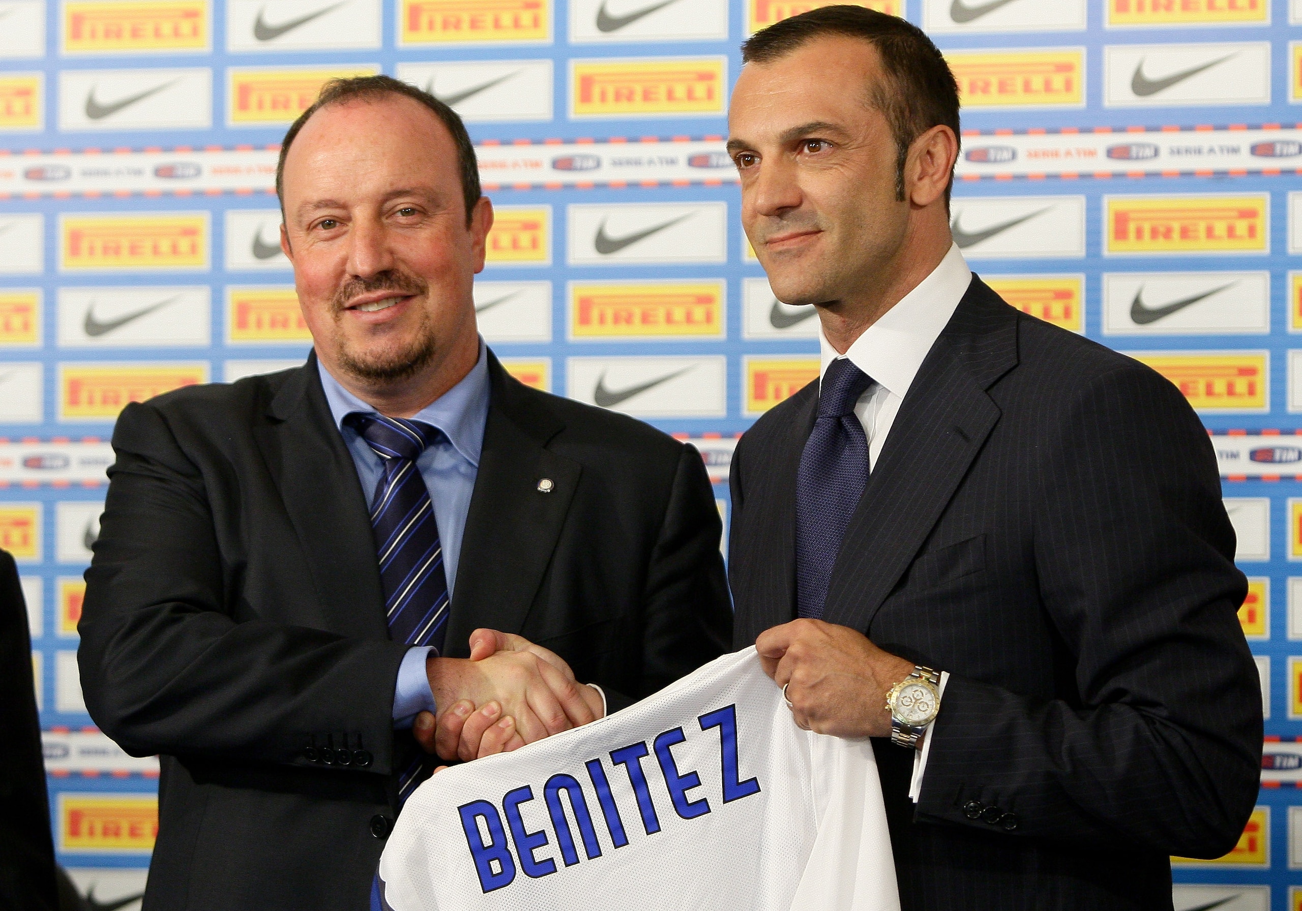 MILAN, ITALY - JUNE 15:  New FC Internazionale Coach Rafael Benitez (L) and Marco Branca (R) shake the hands during a press conference held at La Pinetina on June 15, 2010 in Milan, Italy.  (Photo by Vittorio Zunino Celotto/Getty Images)