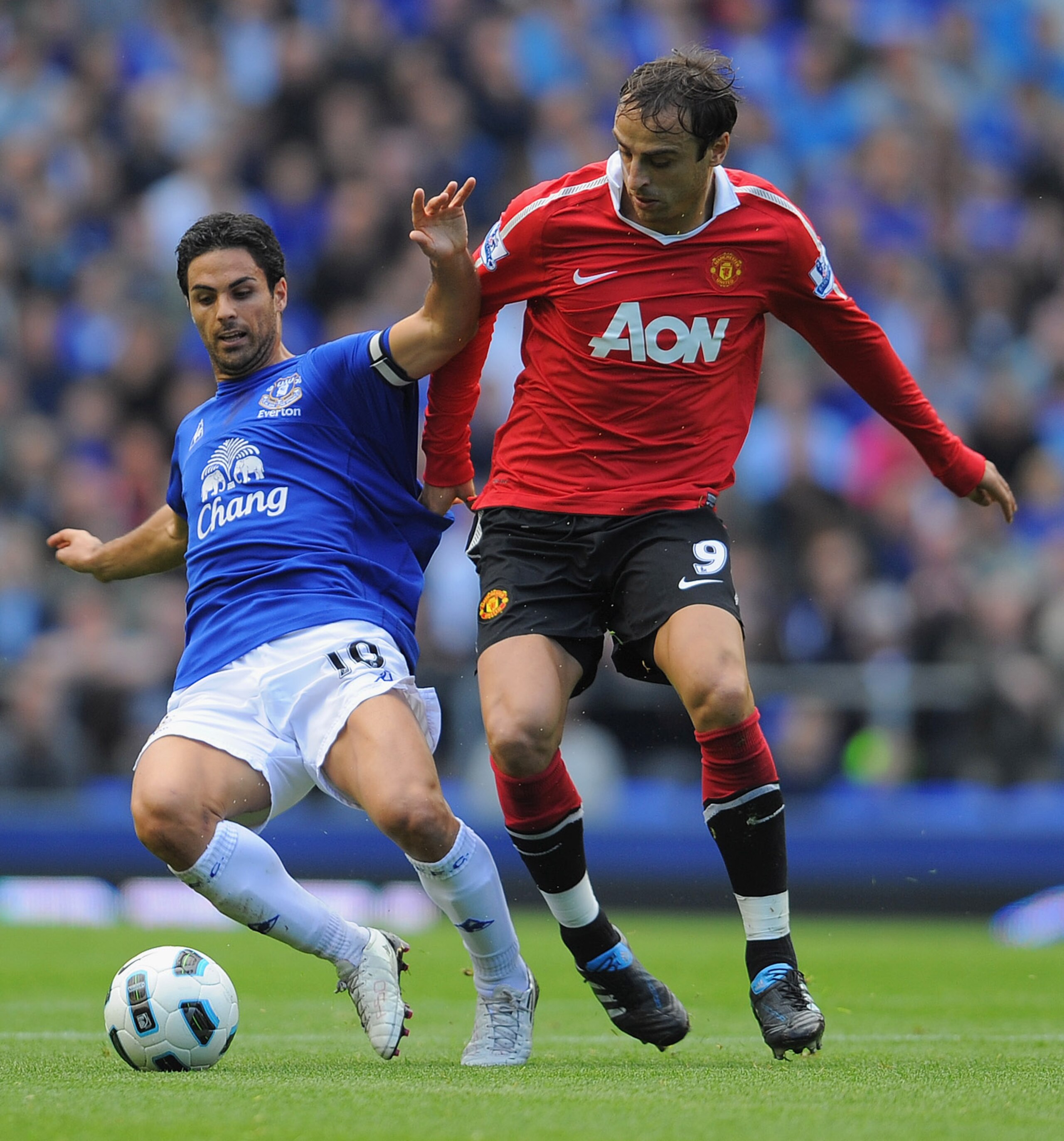 LIVERPOOL, ENGLAND - SEPTEMBER 11: Mikel Arteta of Everton battles Dimitar Berbatov of Manchester United during the Barclays Premier League match between Everton and Manchester United at Goodison Park on September 11, 2010 in Liverpool, England.  (Photo b