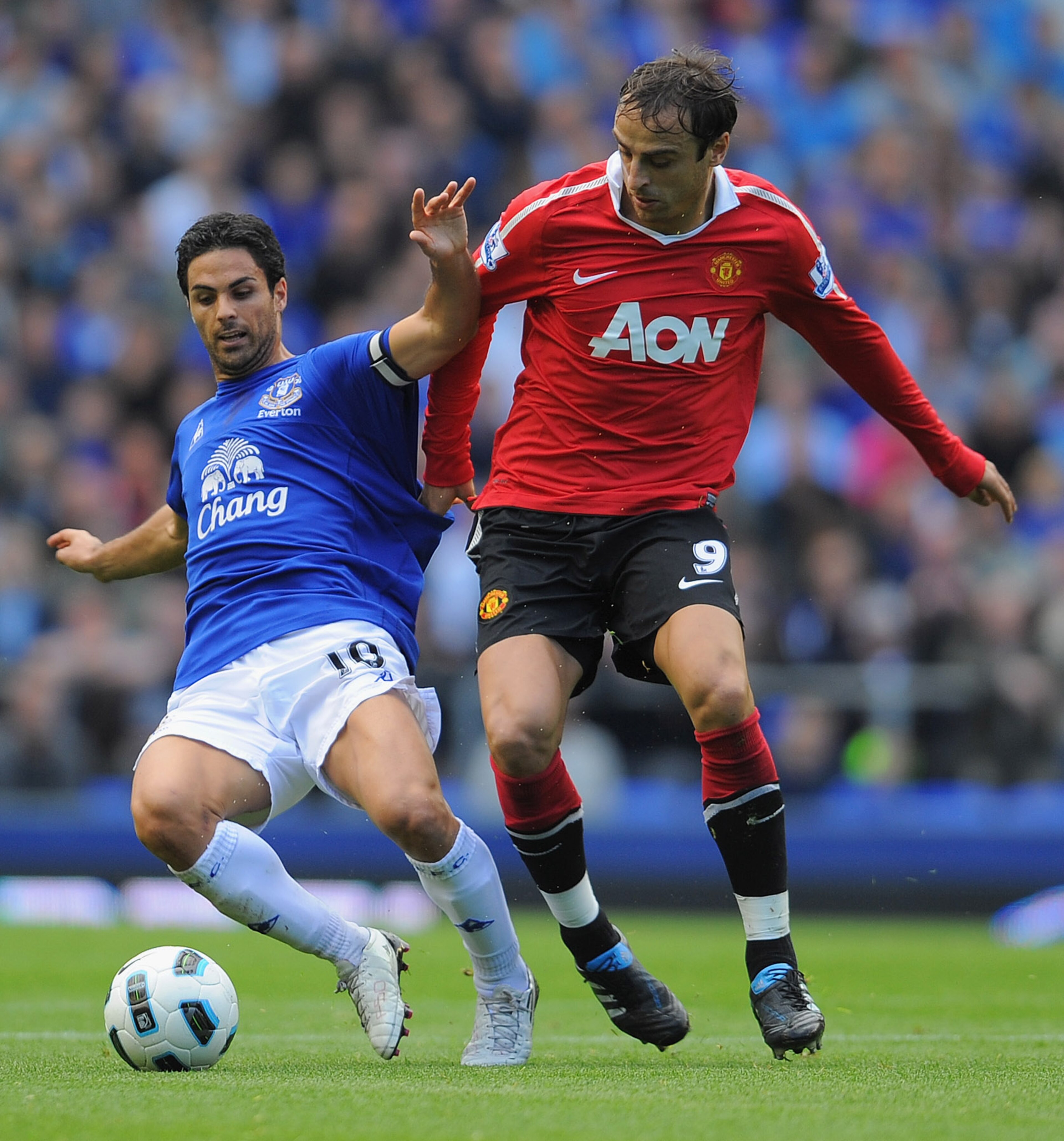 LIVERPOOL, ENGLAND - SEPTEMBER 11: Mikel Arteta of Everton battles Dimitar Berbatov of Manchester United during the Barclays Premier League match between Everton and Manchester United at Goodison Park on September 11, 2010 in Liverpool, England.  (Photo b