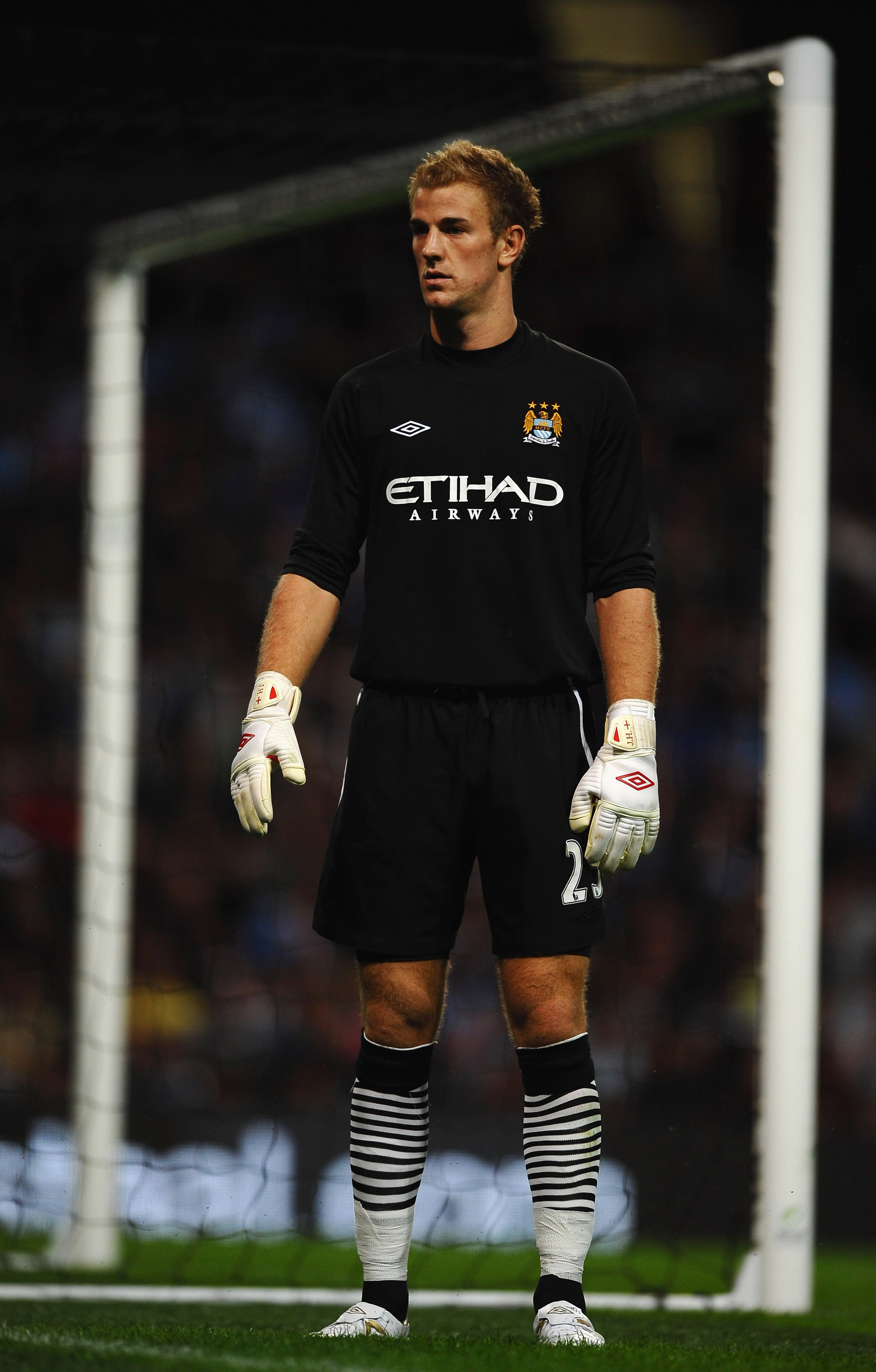 MANCHESTER, ENGLAND - AUGUST 23:  Joe Hart of Manchester City in action during the Barclays Premier League match between Manchester City and Liverpool at City of Manchester Stadium on August 23, 2010 in Manchester, England.  (Photo by Laurence Griffiths/G