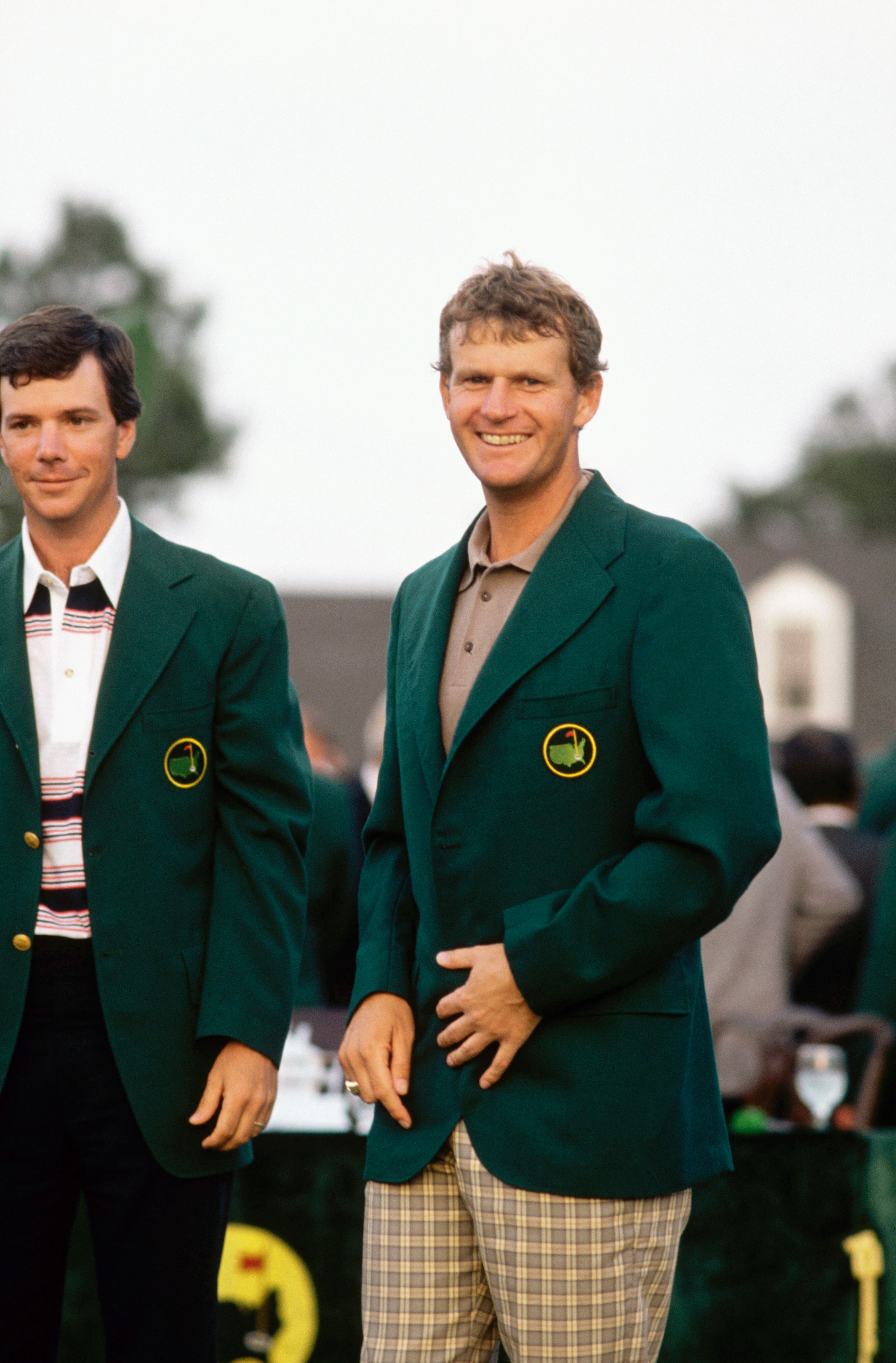 AUGUSTA,GA - APRIL 10: Sandy Lyle of Scotland is presented with the green jacket by Larry Mize of USA after the final round of the Masters, held at The Augusta National Golf Club on April 10, 1988  in Augusta, GA.  (Photo by David Cannon/Getty Images)
