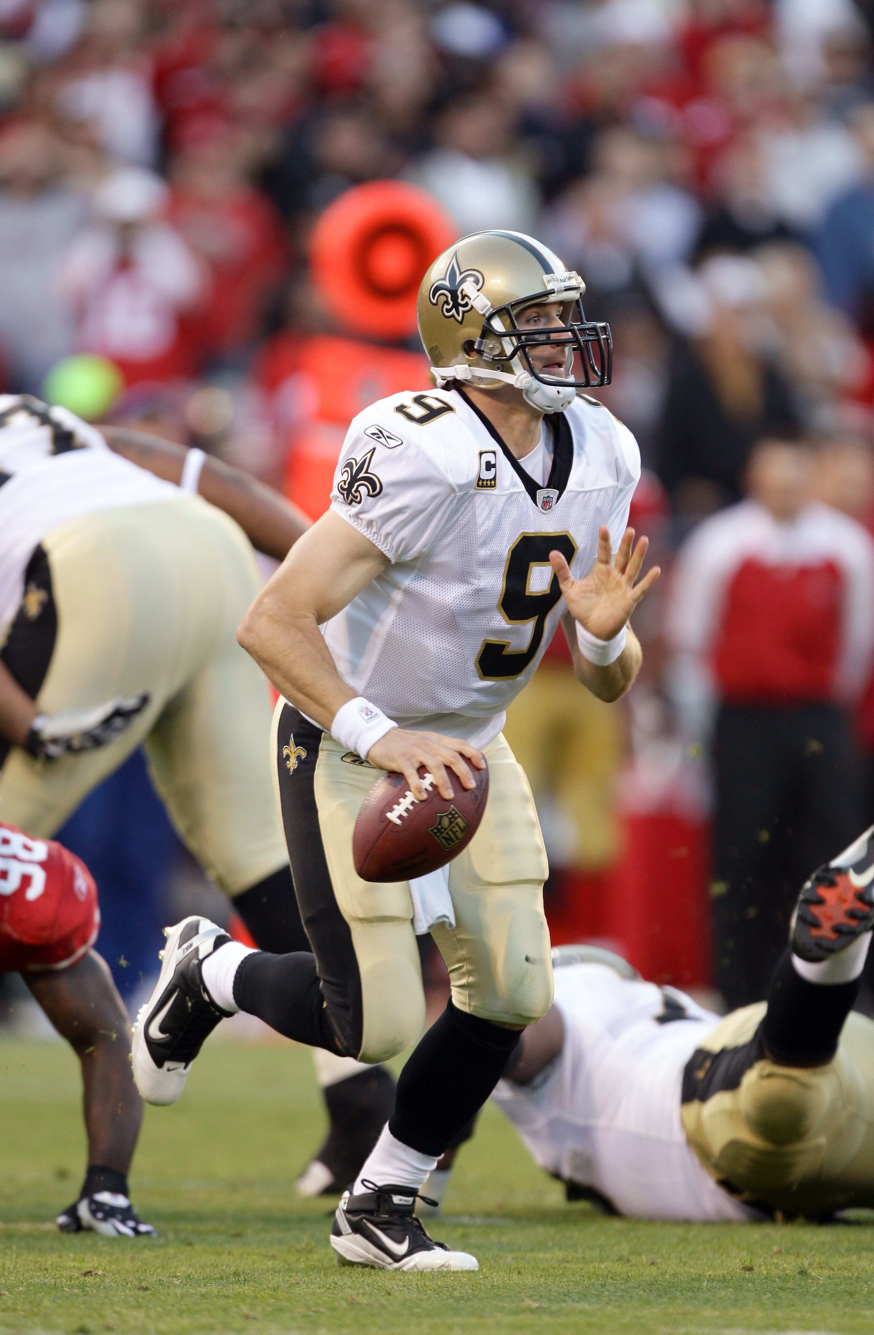 SAN FRANCISCO - SEPTEMBER 20:  Drew Brees #9 of the New Orleans Saints in action during their game against the San Francisco 49ers at Candlestick Park on September 20, 2010 in San Francisco, California.  (Photo by Ezra Shaw/Getty Images)