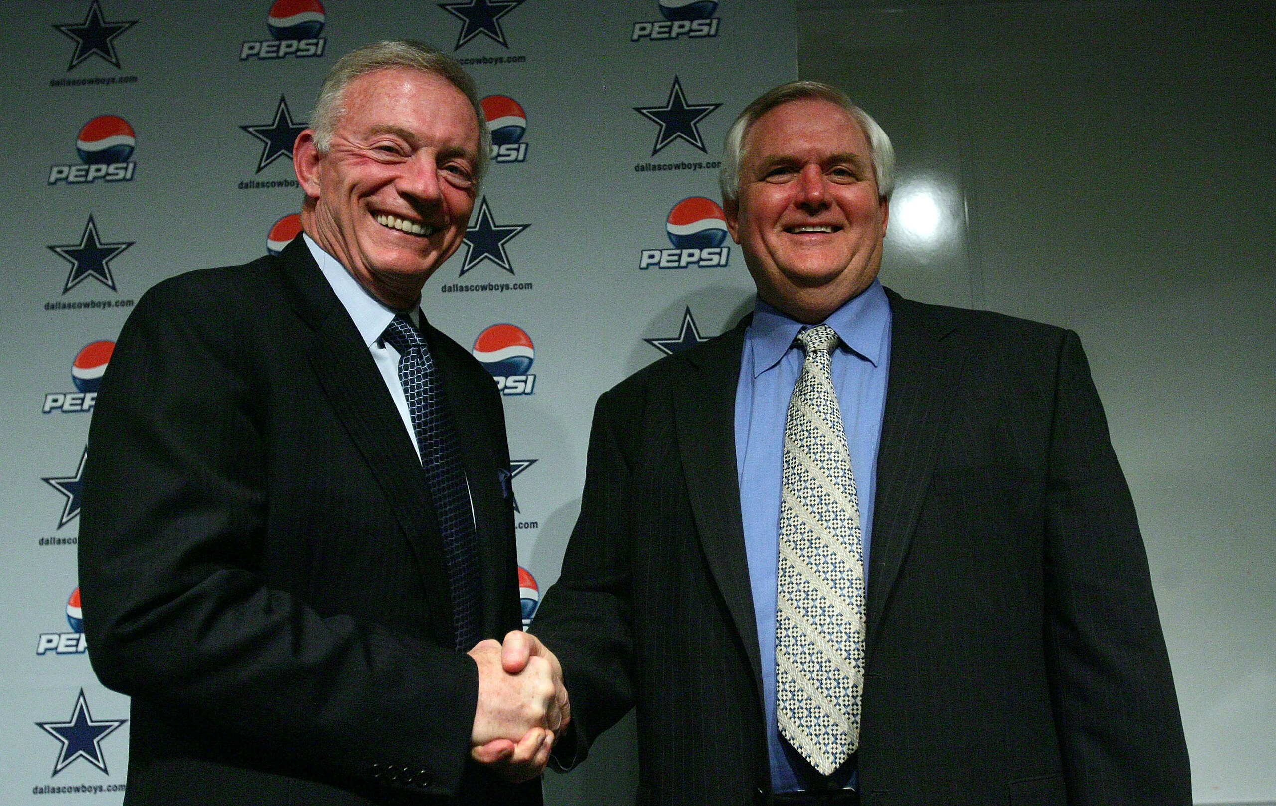 IRVING, TX - FEBRUARY 08:   Wade Phillips shakes hands with Jerry Jones after being named the new Dallas Cowboys Coach during a press conference on February 8, 2007 in Irving, Texas.   (Photo by Ronald Martinez/Getty Images)