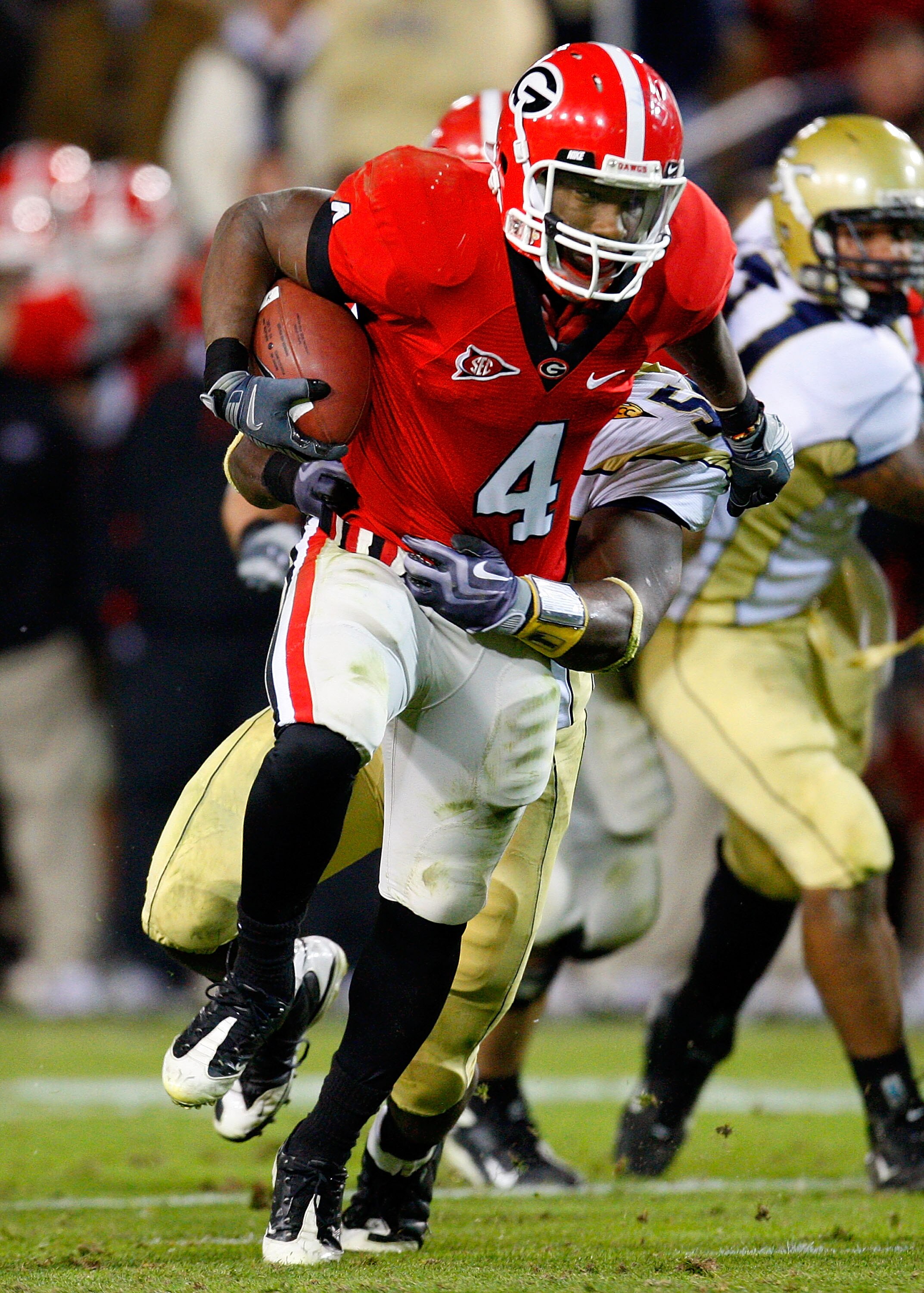 ATLANTA - NOVEMBER 28:  Caleb King #4 of the Georgia Bulldogs rushes away from Sedric Griffin #54 of the Georgia Tech Yellow Jackets at Bobby Dodd Stadium on November 28, 2009 in Atlanta, Georgia.  (Photo by Kevin C. Cox/Getty Images)