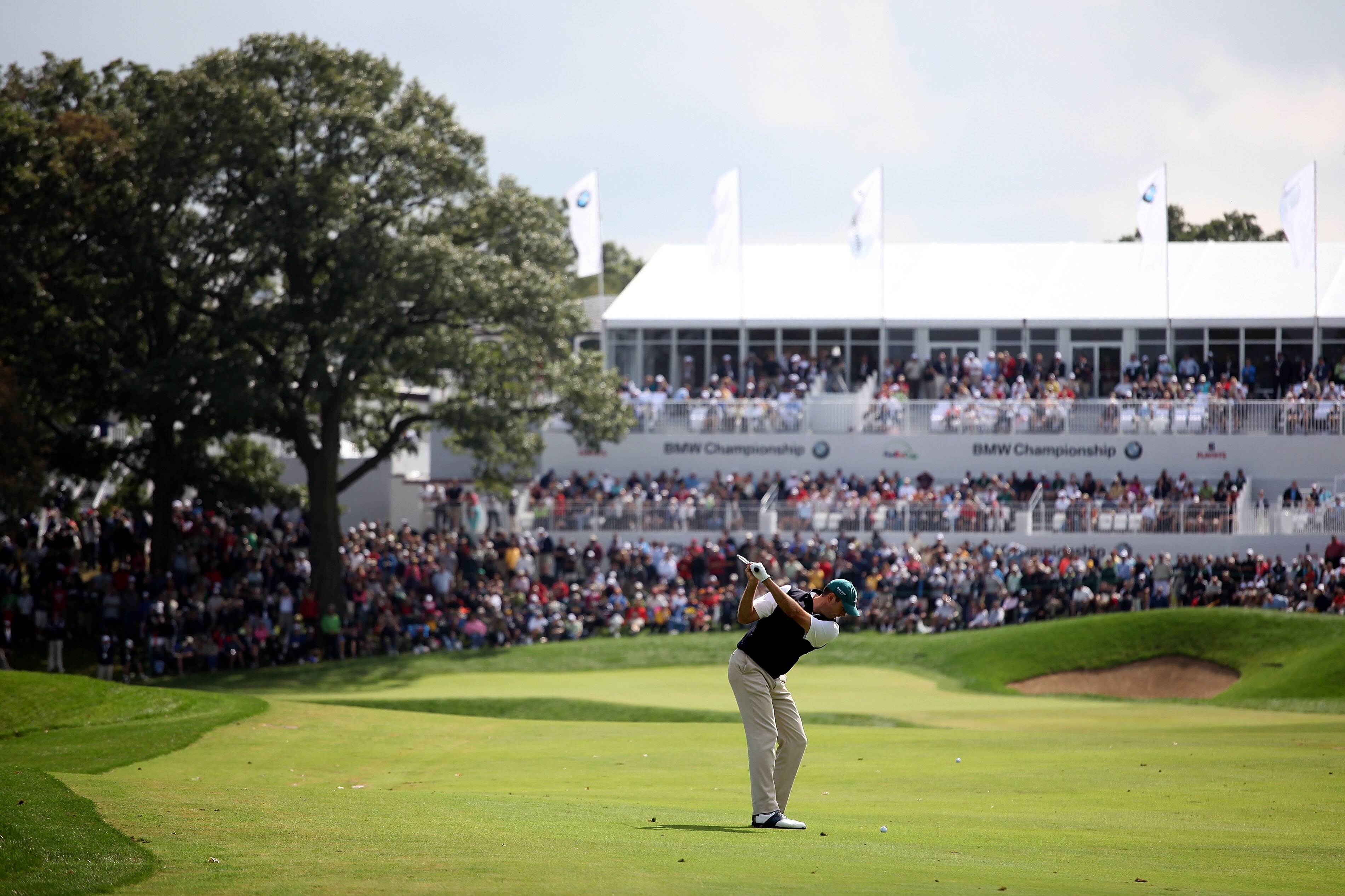 LEMONT, IL - SEPTEMBER 11:  Matt Kuchar hits an approach shot on the 18th hole during the third round of the BMW Championship at Cog Hill Golf & Country Club on September 11, 2010 in Lemont, Illinois.  (Photo by Jamie Squire/Getty Images)