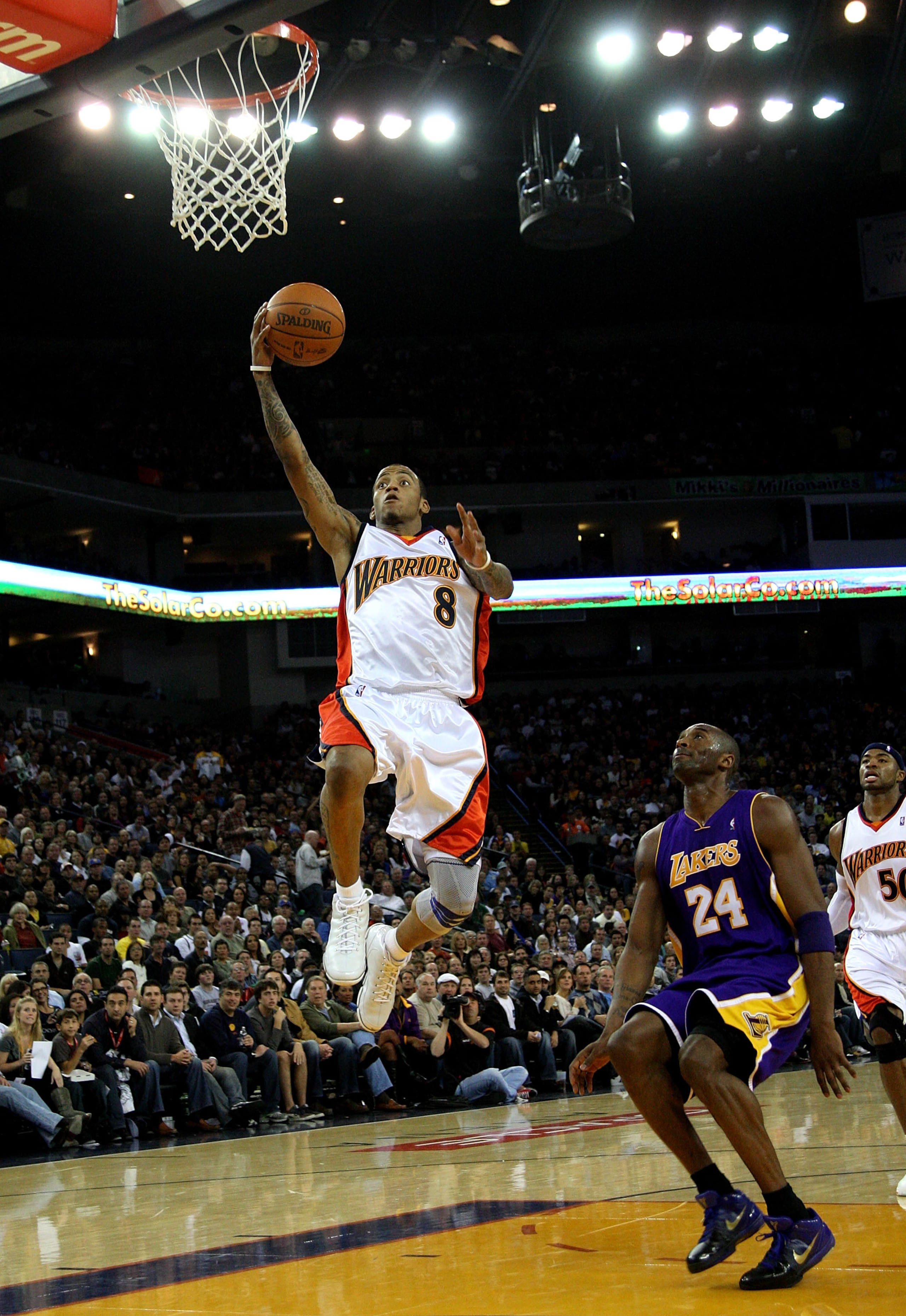 OAKLAND, CA - NOVEMBER 28: Monta Ellis #8 of the Golden State Warriors shoots against Kobe Bryant #24 of the Los Angeles Lakers during an NBA game at Oracle Arena on November 28, 2009 in Oakland, California.  NOTE TO USER: User expressly acknowledges and