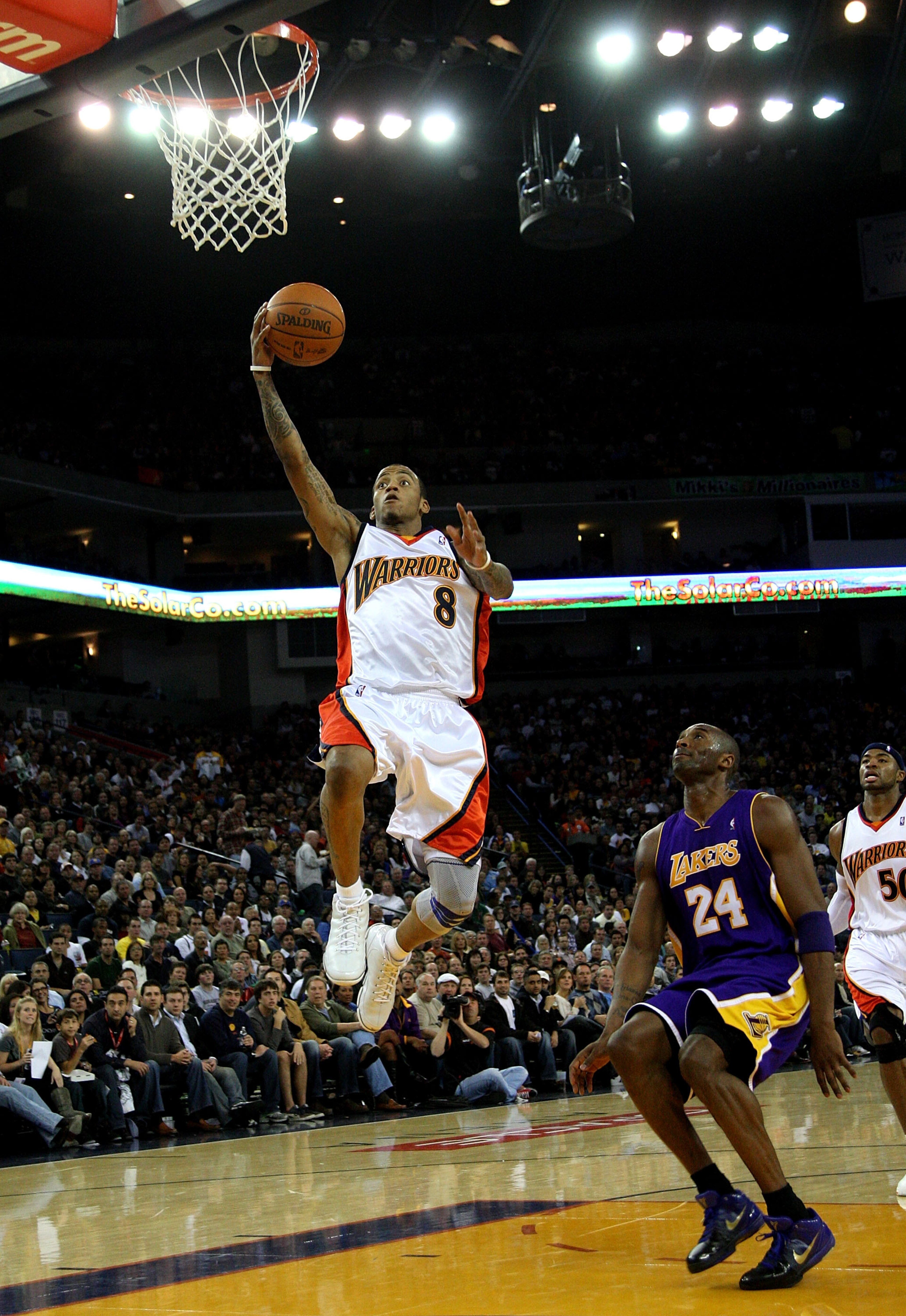 OAKLAND, CA - NOVEMBER 28: Monta Ellis #8 of the Golden State Warriors shoots against Kobe Bryant #24 of the Los Angeles Lakers during an NBA game at Oracle Arena on November 28, 2009 in Oakland, California. NOTE TO USER: User expressly acknowledges and OAKLAND, CA - NOVEMBER 28: Monta Ellis #8 of the Golden State Warriors shoots against Kobe Bryant #24 of the Los Angeles Lakers during an NBA game at Oracle Arena on November 28, 2009 in Oakland, California. NOTE TO USER: User expressly acknowledges and