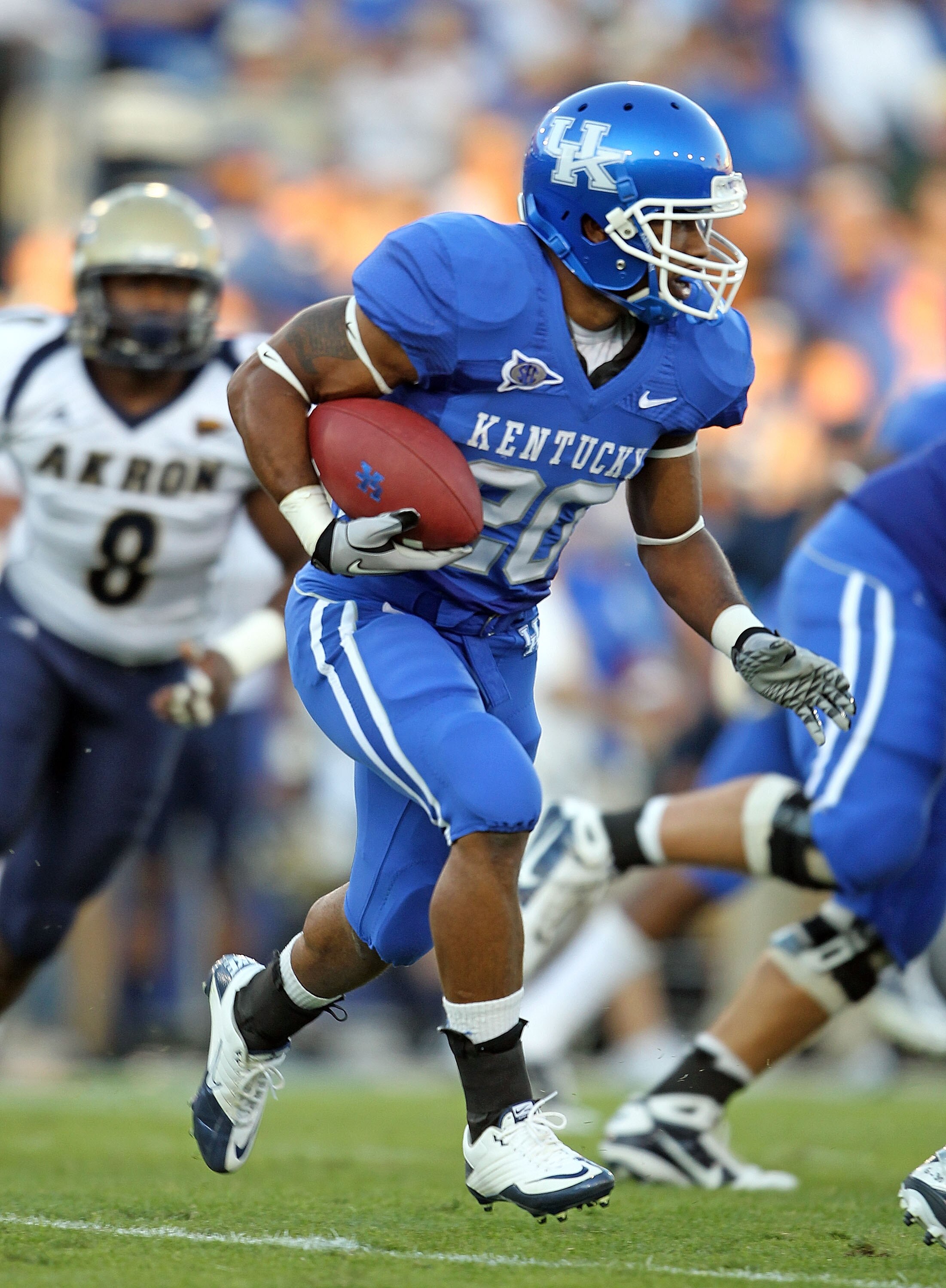 LEXINGTON, KY - SEPTEMBER 18: Derrick Locke #20 of the Kentucky Wildcats runs with the ball during the game against the Akron Zips at Commonwealth Stadium on September 18, 2010 in Lexington, Kentucky. (Photo by Andy Lyons/Getty Images) LEXINGTON, KY - SEPTEMBER 18: Derrick Locke #20 of the Kentucky Wildcats runs with the ball during the game against the Akron Zips at Commonwealth Stadium on September 18, 2010 in Lexington, Kentucky. (Photo by Andy Lyons/Getty Images)