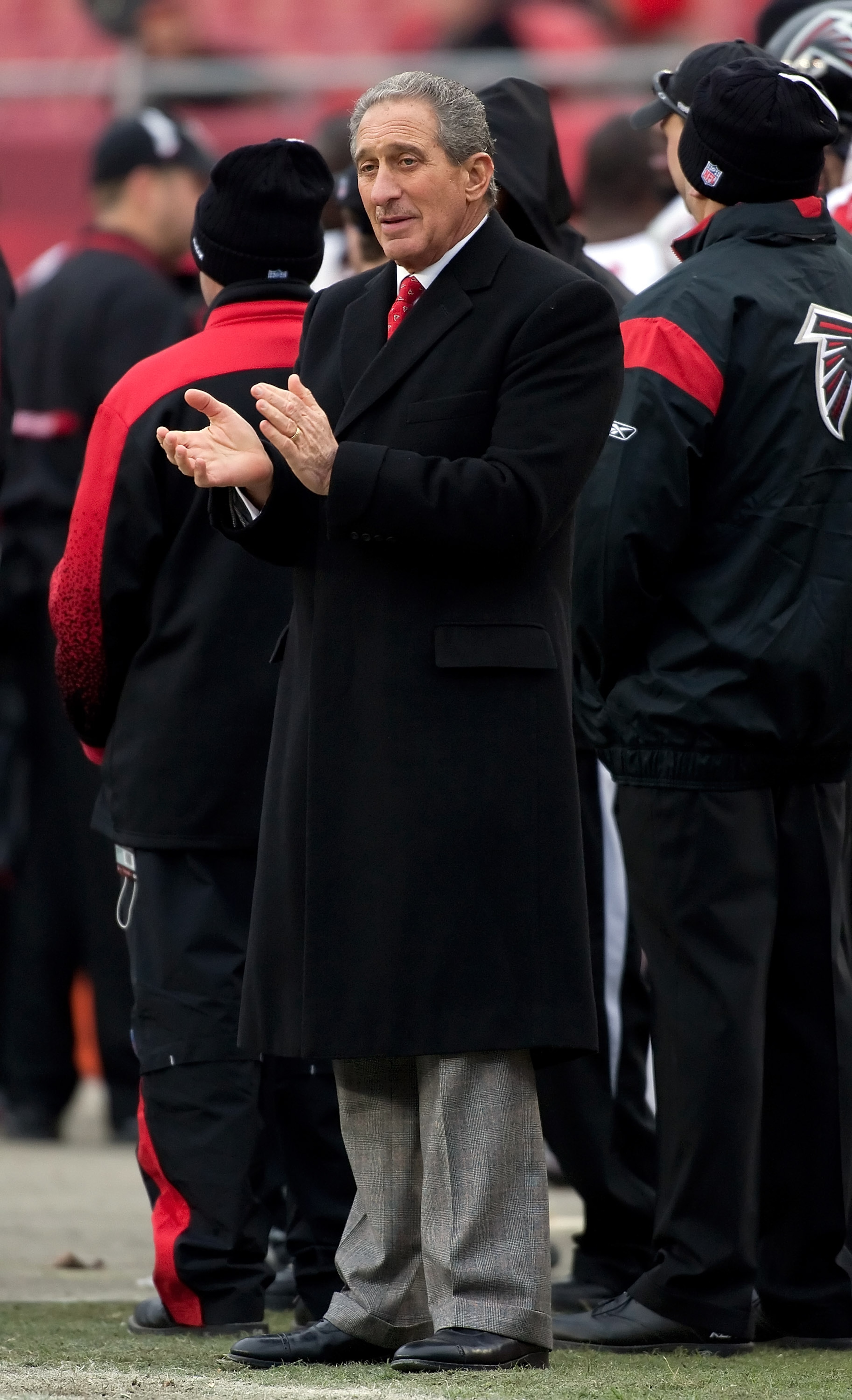 TAMPA, FL - JANUARY 03:  Team owner Arthur Blank of the Atlanta Falcons cheers his team on against the Tampa Bay Buccaneers during the game at Raymond James Stadium on January 3, 2010 in Tampa, Florida.  (Photo by J. Meric/Getty Images)
