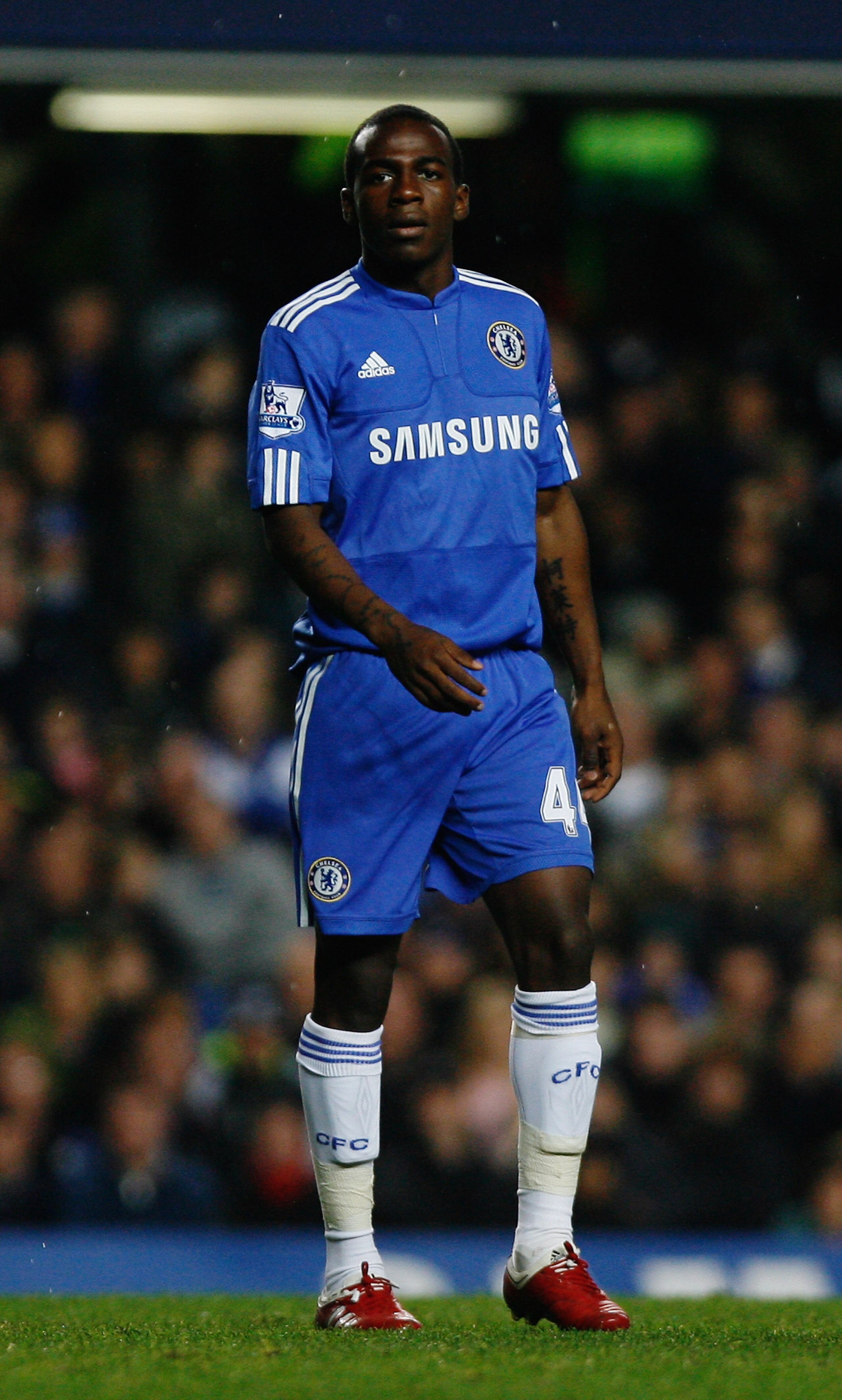 LONDON, ENGLAND - NOVEMBER 21:  Gael Kakuta of Chelsea in action during the Barclays Premiership match between Chelsea and Wolverhampton Wanderers at Stamford Bridge on November 21, 2009 in London, England.  (Photo by Paul Gilham/Getty Images)