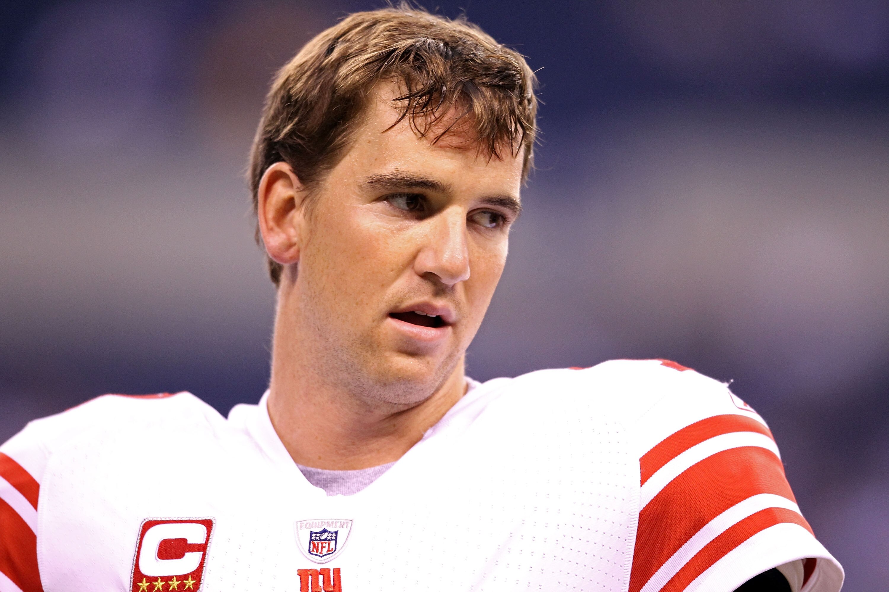 INDIANAPOLIS - SEPTEMBER 19:  Eli Manning #10  of the New York Giants gives instructions to his team  warmups before the NFL game against the Indianapolis Colts at Lucas Oil Stadium on September 19, 2010 in Indianapolis, Indiana.  (Photo by Andy Lyons/Get