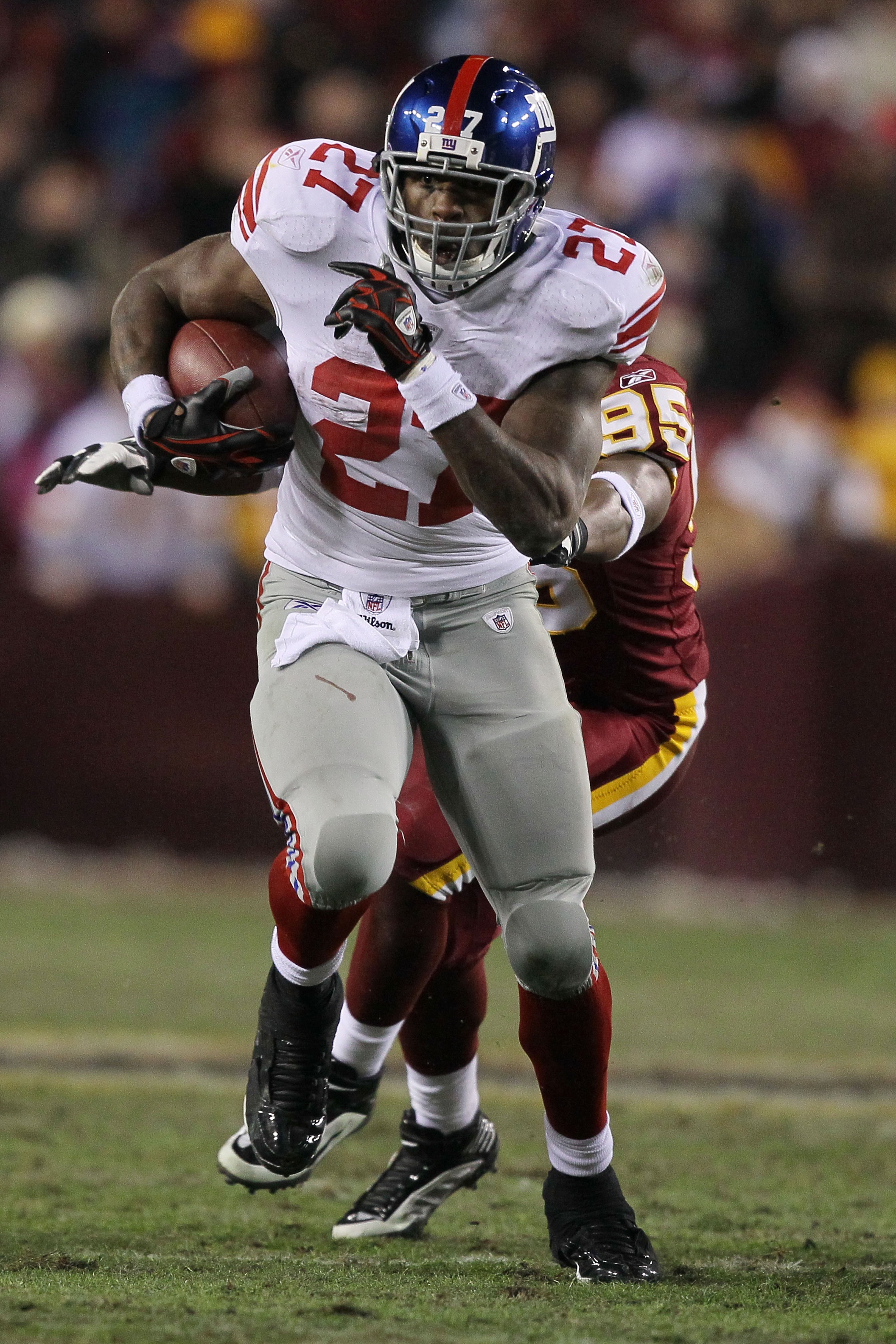 LANDOVER, MD - DECEMBER 21: Brandon Jacobs #27 of the New York Giants in action against the Washington Redskinsduring their game on December 21, 2009 at Fedex Field in Landover, Maryland. (Photo by Al Bello/Getty Images) LANDOVER, MD - DECEMBER 21: Brandon Jacobs #27 of the New York Giants in action against the Washington Redskinsduring their game on December 21, 2009 at Fedex Field in Landover, Maryland. (Photo by Al Bello/Getty Images)