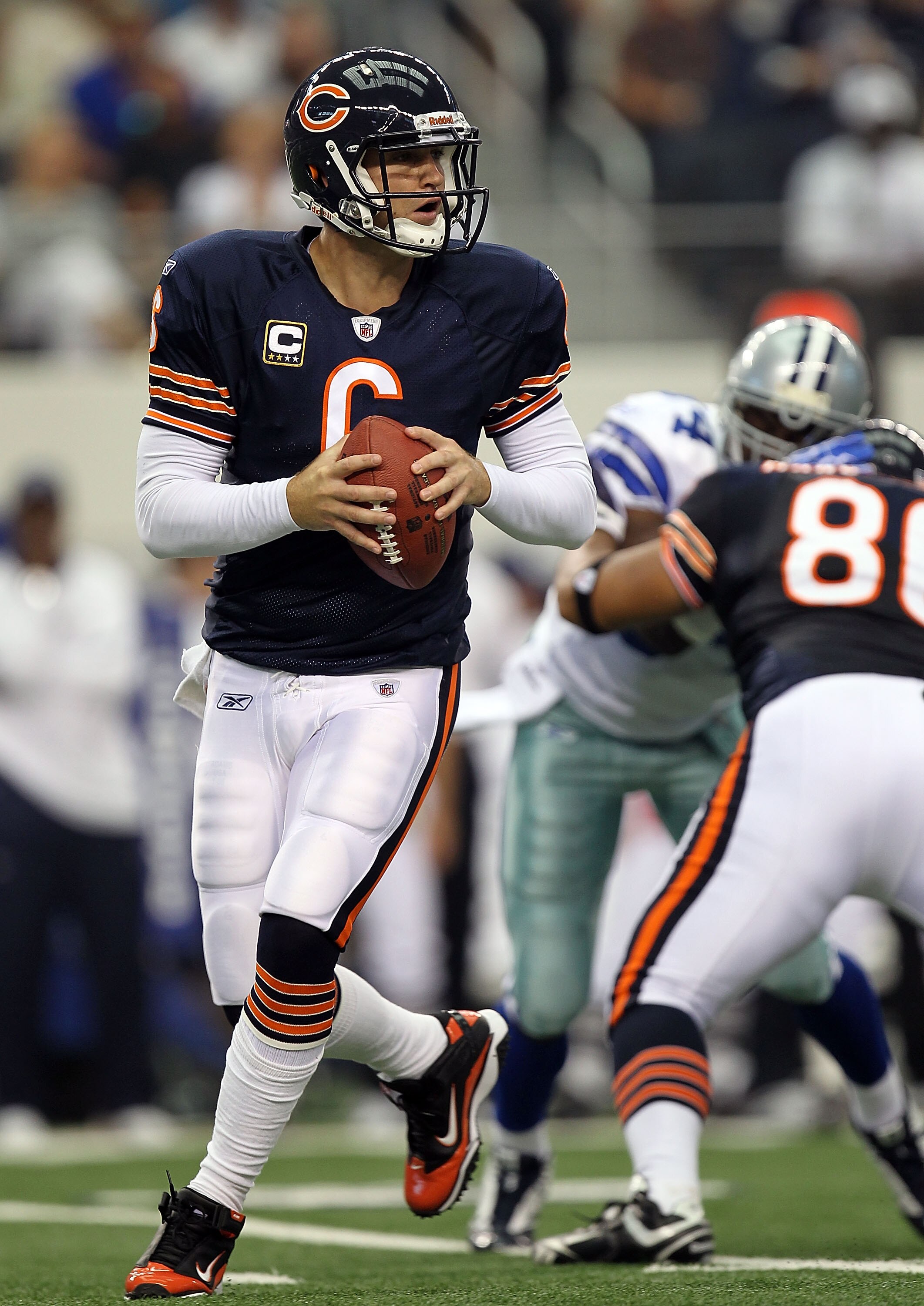 ARLINGTON, TX - SEPTEMBER 19:  Quarterback Jay Cutler #6 of the Chicago Bears at Cowboys Stadium on September 19, 2010 in Arlington, Texas.  (Photo by Ronald Martinez/Getty Images)