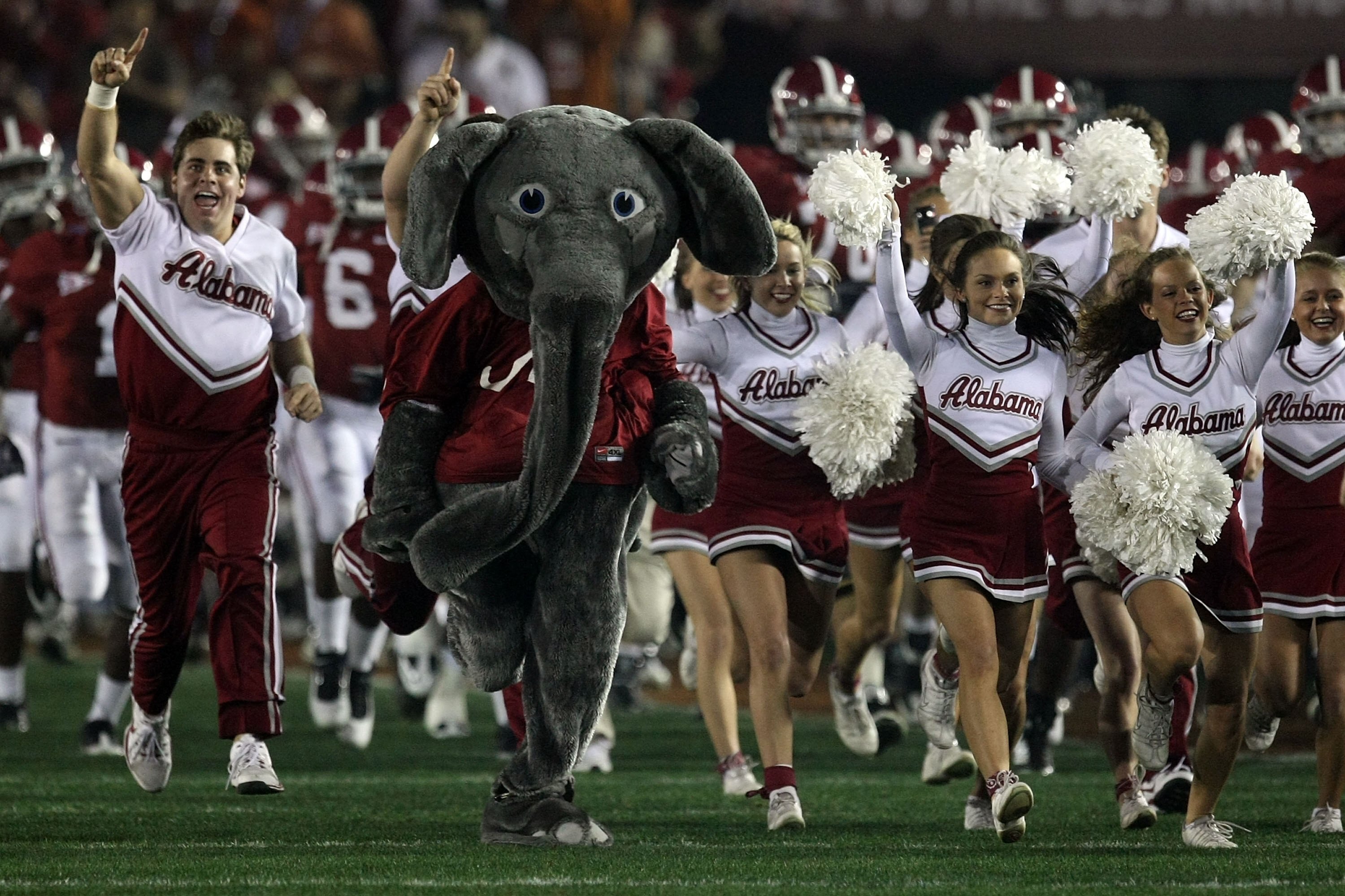 PASADENA, CA - JANUARY 07:  The Alabama Crimson Tide cheerleaders and mascot run out on the field prior to the game against the Texas Longhorns in the Citi BCS National Championship game at the Rose Bowl on January 7, 2010 in Pasadena, California.  (Photo