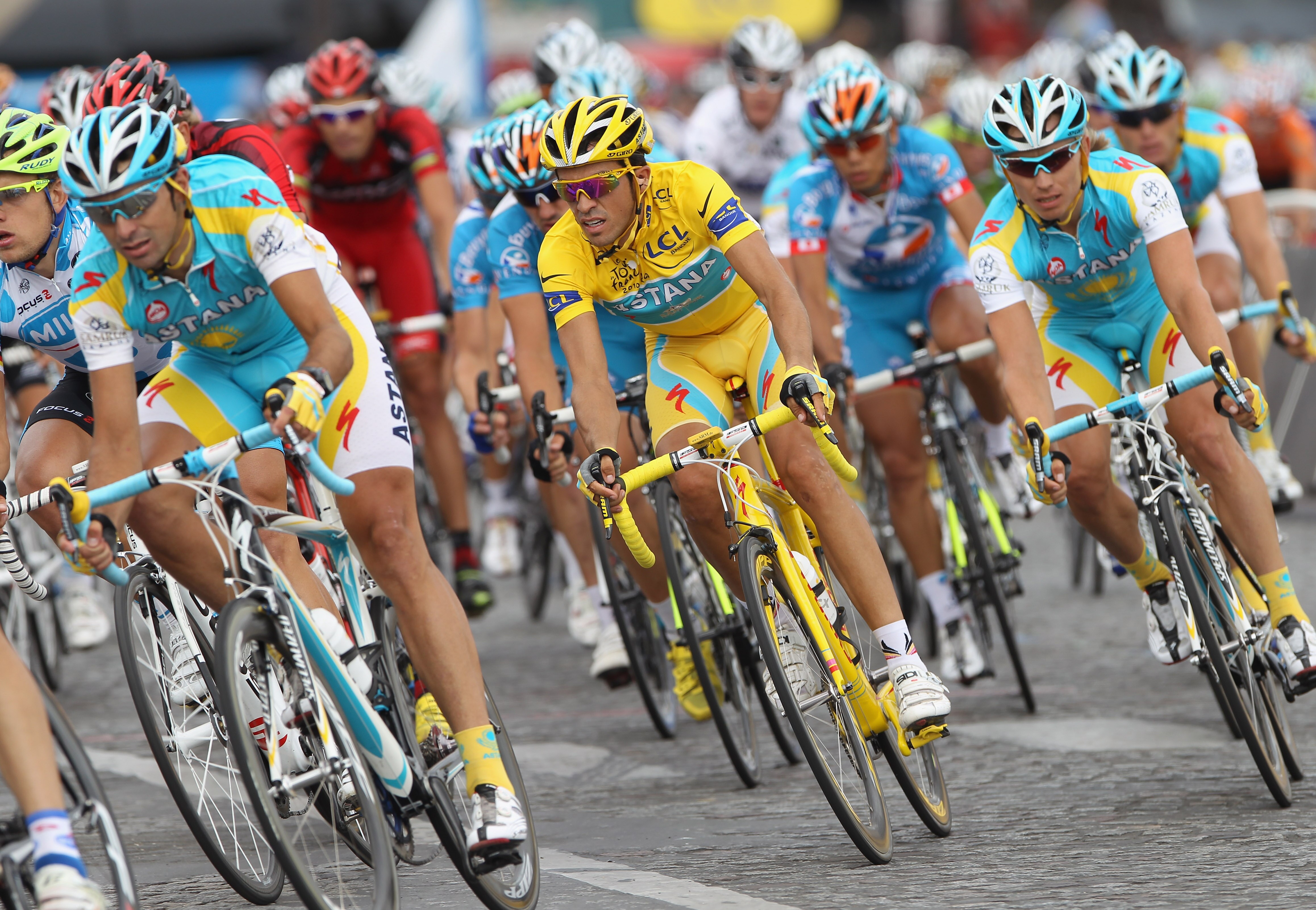 PARIS - JULY 25:  Alberto Contador (C) of team Astana races amongst teammates during the twentieth and final stage of Le Tour de France 2010, from Longjumeau to the Champs-Elysees in Paris on July 25, 2010 in Paris, France.  (Photo by Bryn Lennon/Getty Im