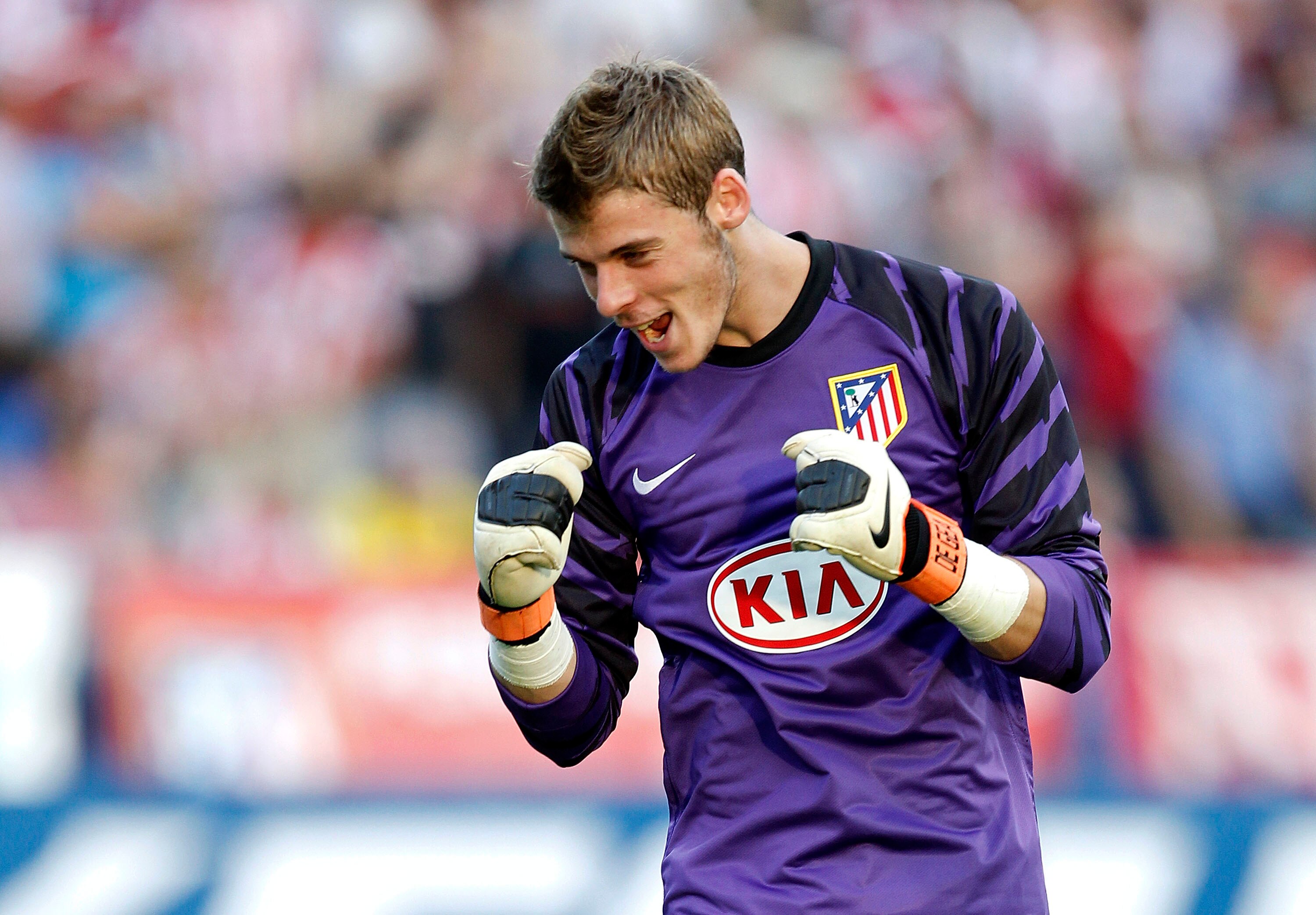 MADRID, SPAIN - SEPTEMBER 19:  David de Gea of Atletico Madrid celebrates after team mate Raul Garcia scored his team's first goal during the La Liga match between Atletico Madrid and Barcelona at Vicente Calderon Stadium on September 19, 2010 in Madrid,