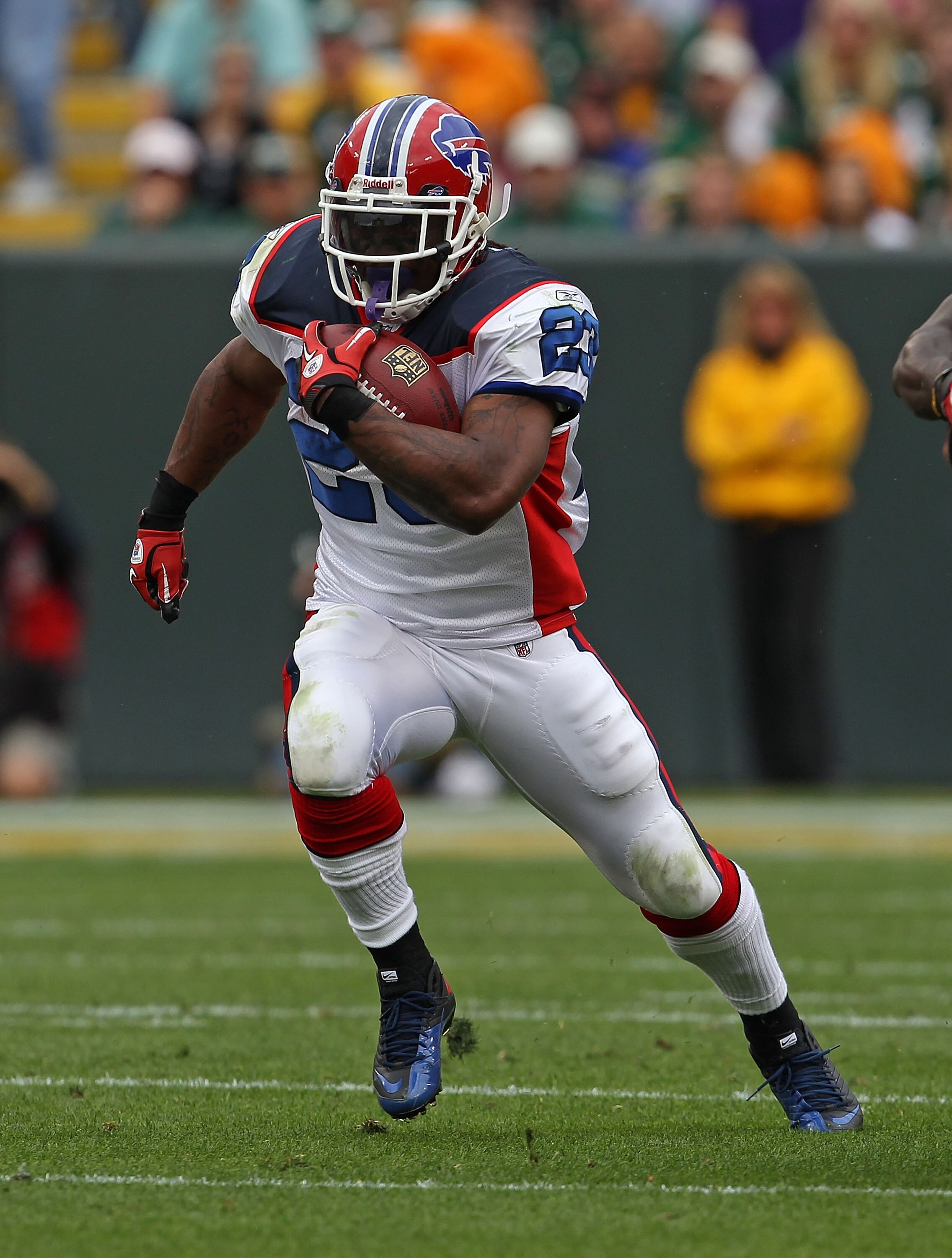 GREEN BAY, WI - SEPTEMBER 19: Marshawn Lynch #23 of the Buffalo Bills runs against the Green Bay Packers at Lambeau Field on September 19, 2010 in Green Bay, Wisconsin. The Packers defeated the Bills 34-7. (Photo by Jonathan Daniel/Getty Images)