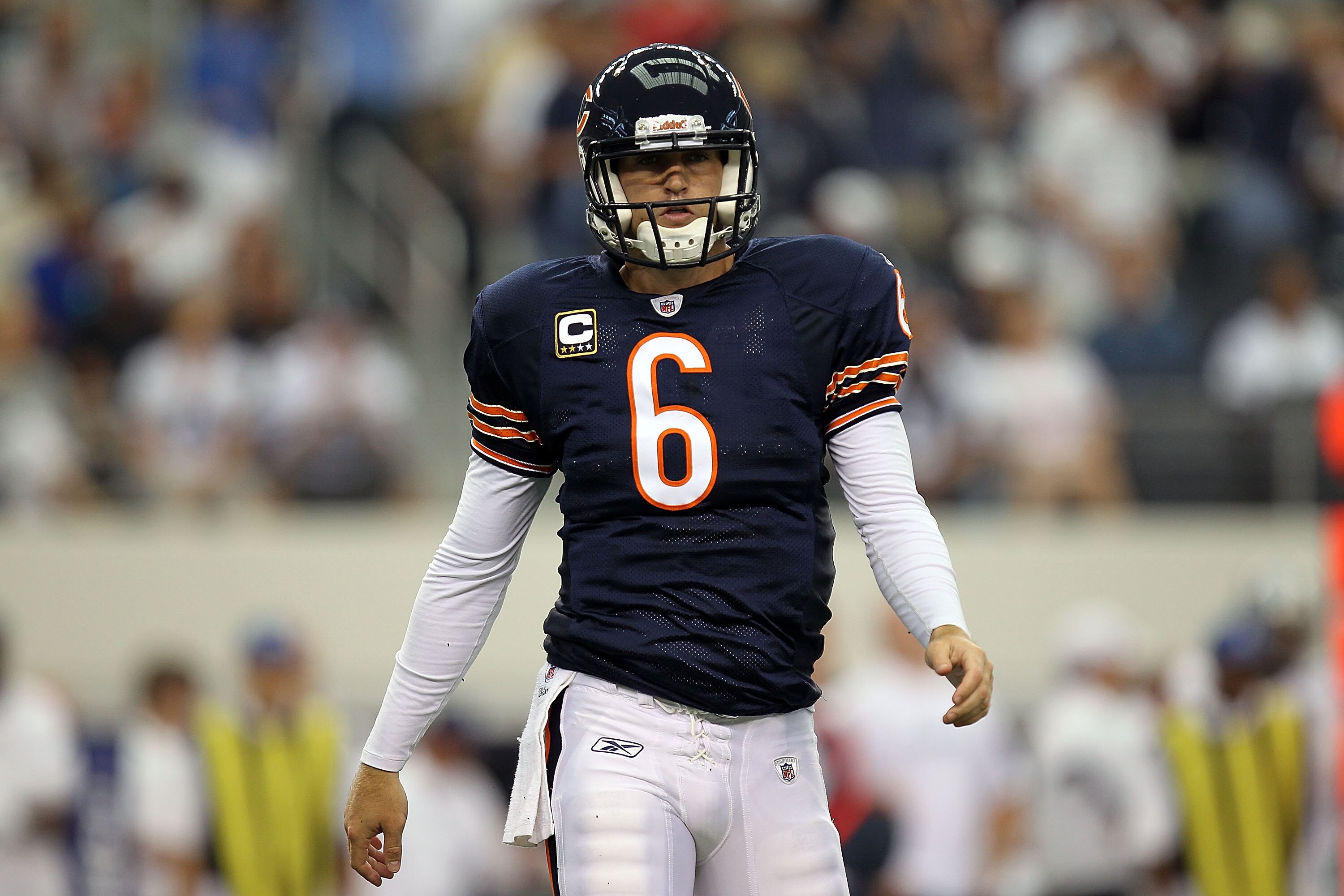 ARLINGTON, TX - SEPTEMBER 19:  Quarterback Jay Cutler #6 of the Chicago Bears at Cowboys Stadium on September 19, 2010 in Arlington, Texas.  (Photo by Ronald Martinez/Getty Images)