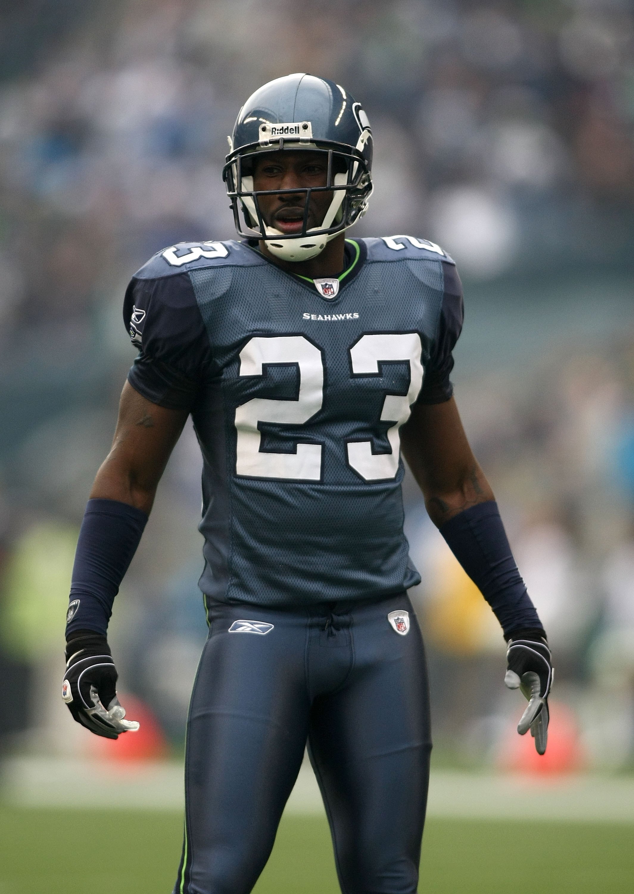 SEATTLE - NOVEMBER 16:  Marcus Trufant #23 of the Seattle Seahawks repares to defend against the Arizona Cardinals at Qwest Field on November 16, 2008 in Seattle, Washington.  (Photo by Jonathan Ferrey/Getty Images)
