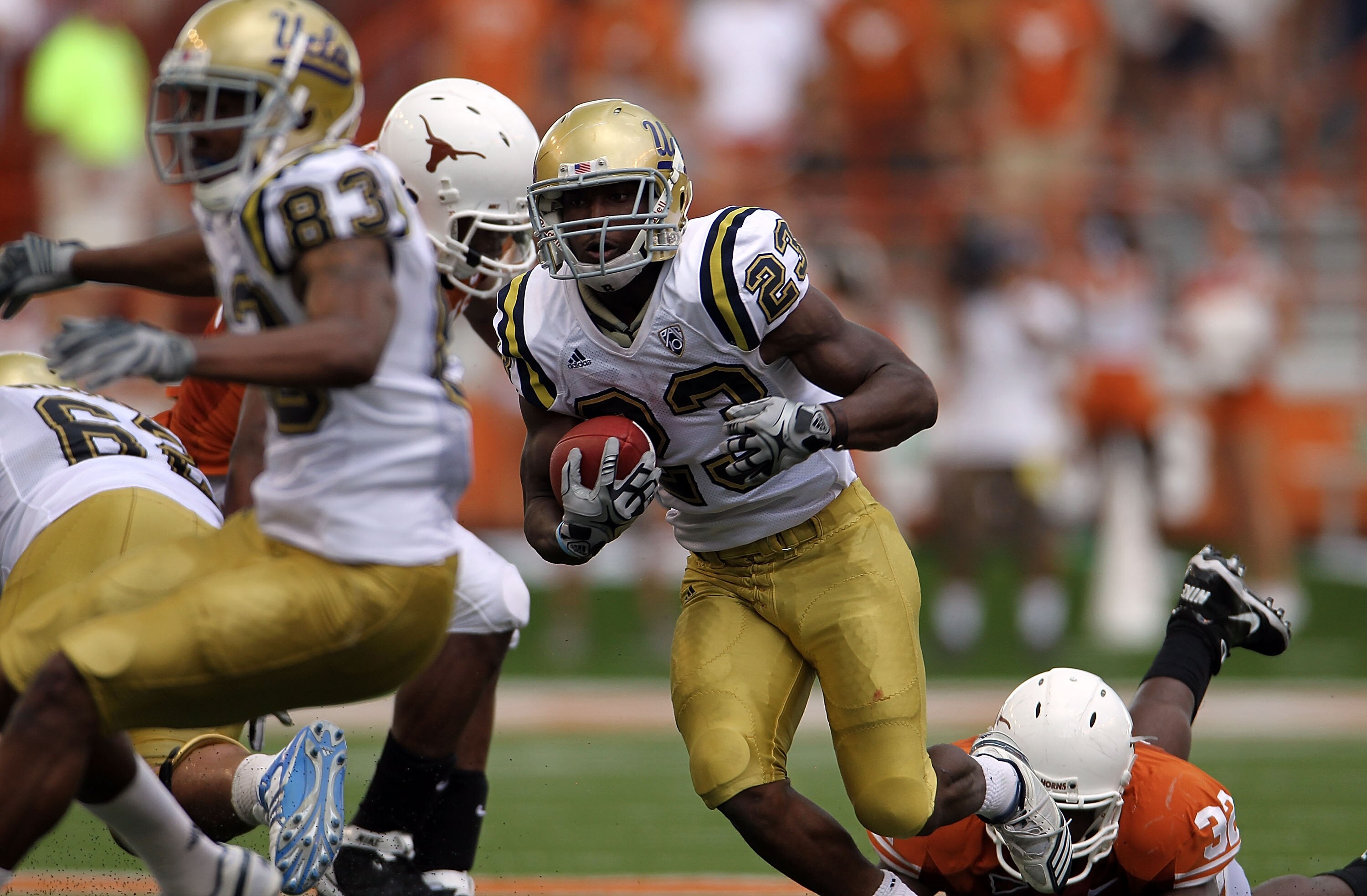 AUSTIN, TX - SEPTEMBER 25:  Tailback Johnathan Franklin #23 of the UCLA Bruins runs the ball against the Texas Longhorns at Darrell K Royal-Texas Memorial Stadium on September 25, 2010 in Austin, Texas.  (Photo by Ronald Martinez/Getty Images)