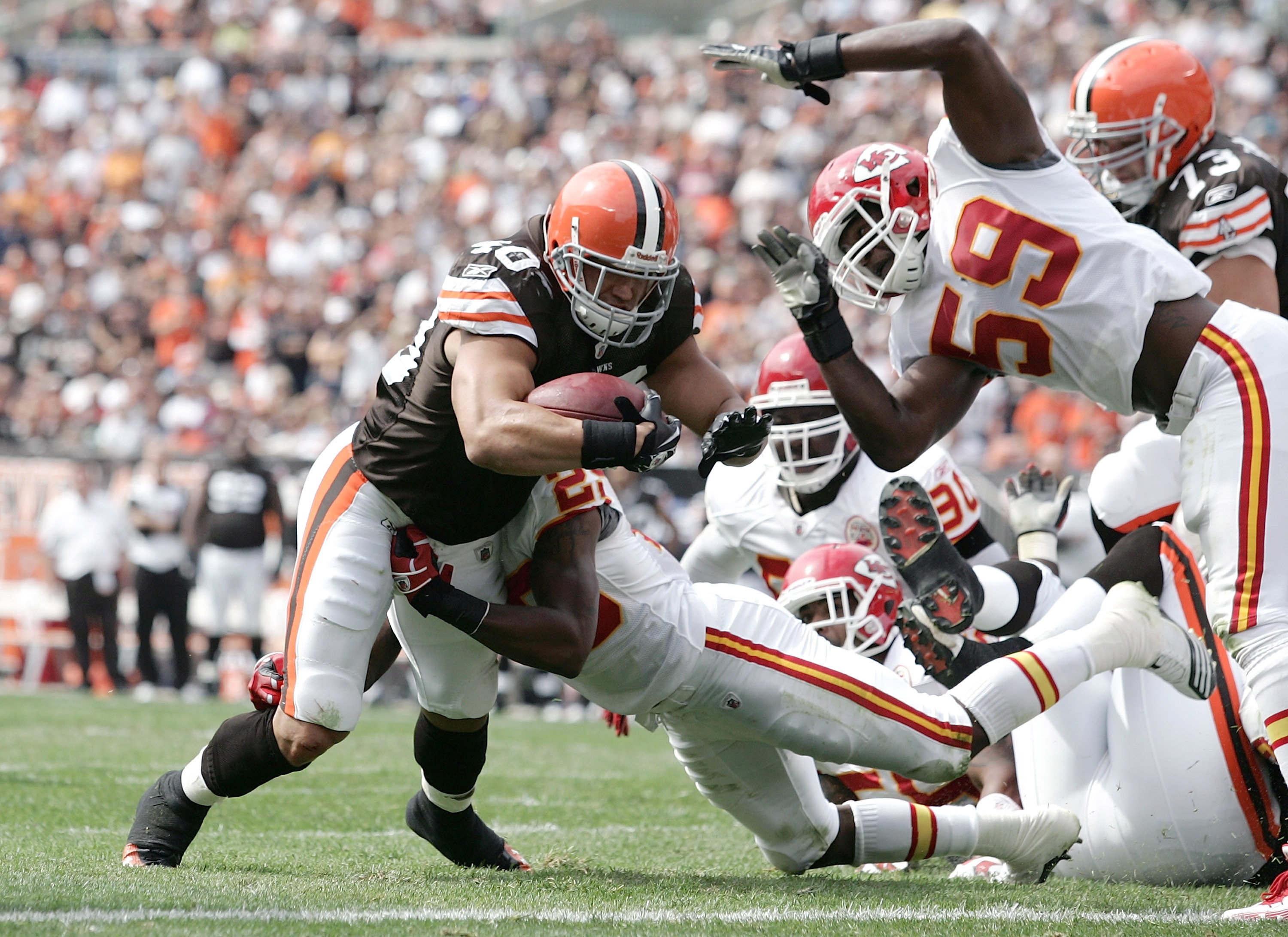 CLEVELAND - SEPTEMBER 19: Running back Peyton Hillis #40 of the Cleveland Browns runs the ball for a touchdown as he is hit by linebacker Jovan Belcher #59 of the Kansas City Chiefs at Cleveland Browns Stadium on September 19, 2010 in Cleveland, Ohio. ( CLEVELAND - SEPTEMBER 19: Running back Peyton Hillis #40 of the Cleveland Browns runs the ball for a touchdown as he is hit by linebacker Jovan Belcher #59 of the Kansas City Chiefs at Cleveland Browns Stadium on September 19, 2010 in Cleveland, Ohio. (