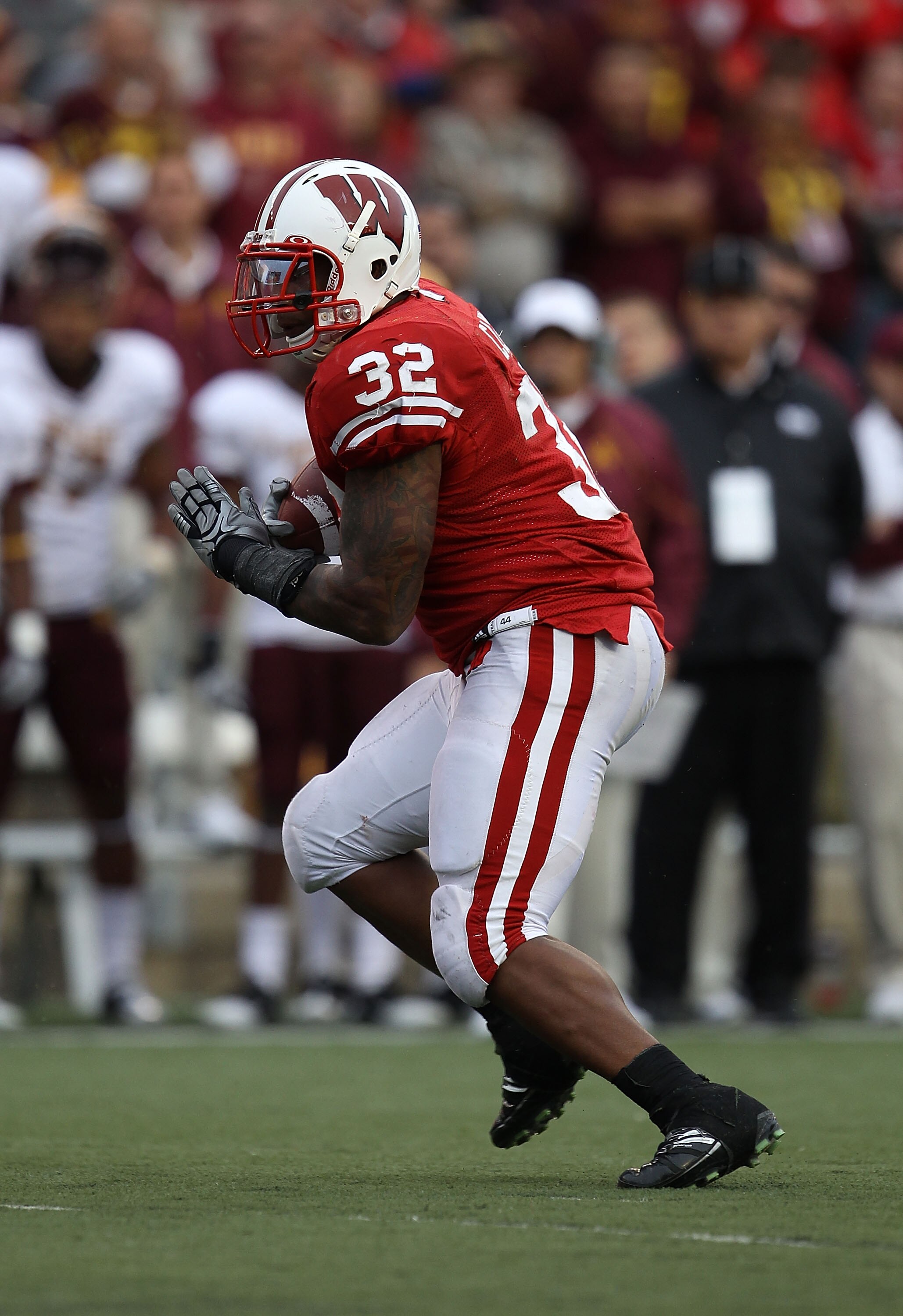 MADISON, WI - SEPTEMBER 18: John Clay #32 of the Wisconsin Badgers runs against the Arizona State Sun Devils at Camp Randall Stadium on September 18, 2010 in Madison, Wisconsin. Wisconsin defeated Arizona State 20-19. (Photo by Jonathan Daniel/Getty Image