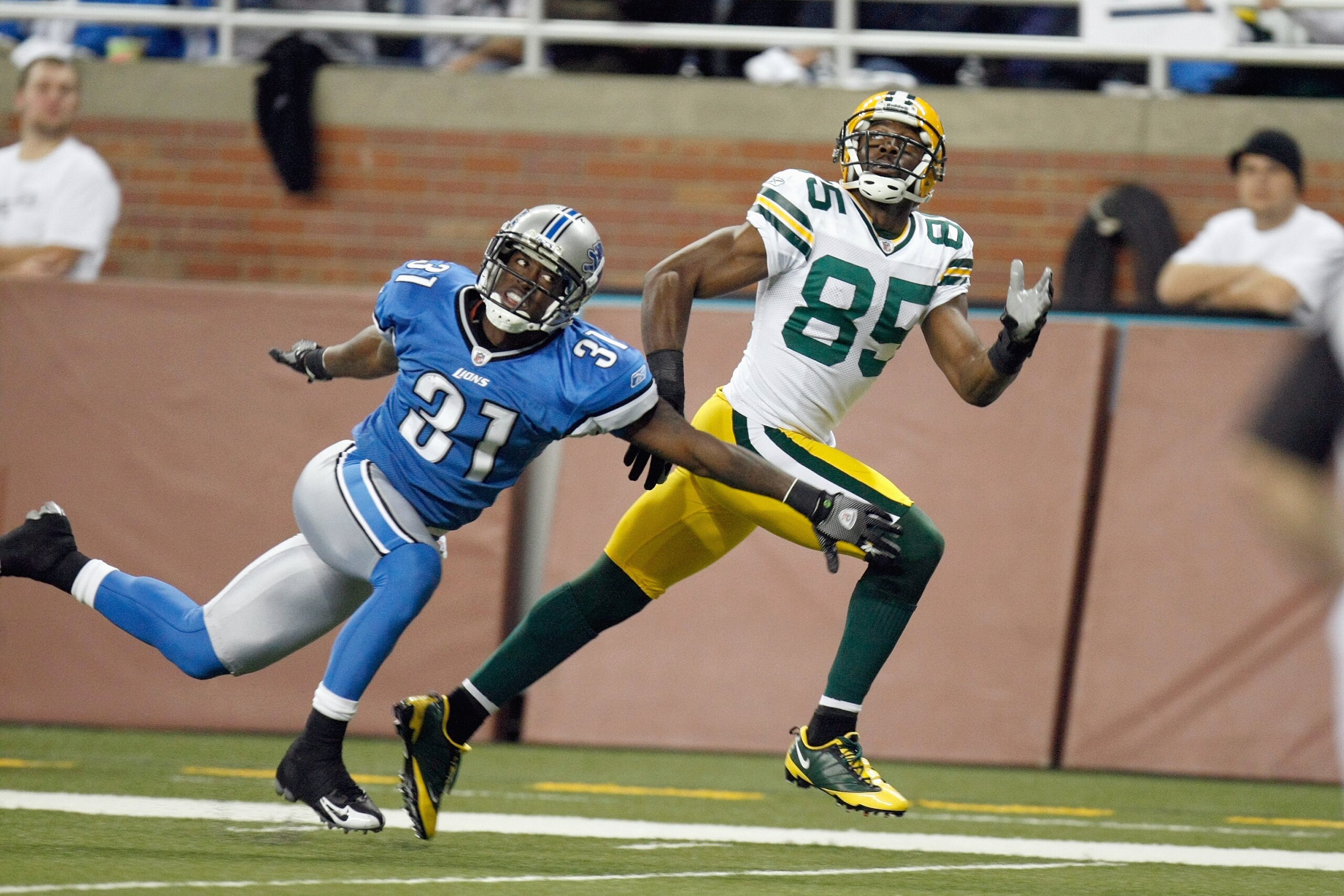 DETROIT , MI - NOVEMBER 26:  Greg Jennings #85 of the Green Bay Packers runs for the reception against Philip Buchanon #31 of the Detroit Lions on November 26, 2009 at Ford Field in Detroit, Michigan. Green Bay won the game 34-12. (Photo by Gregory Shamus