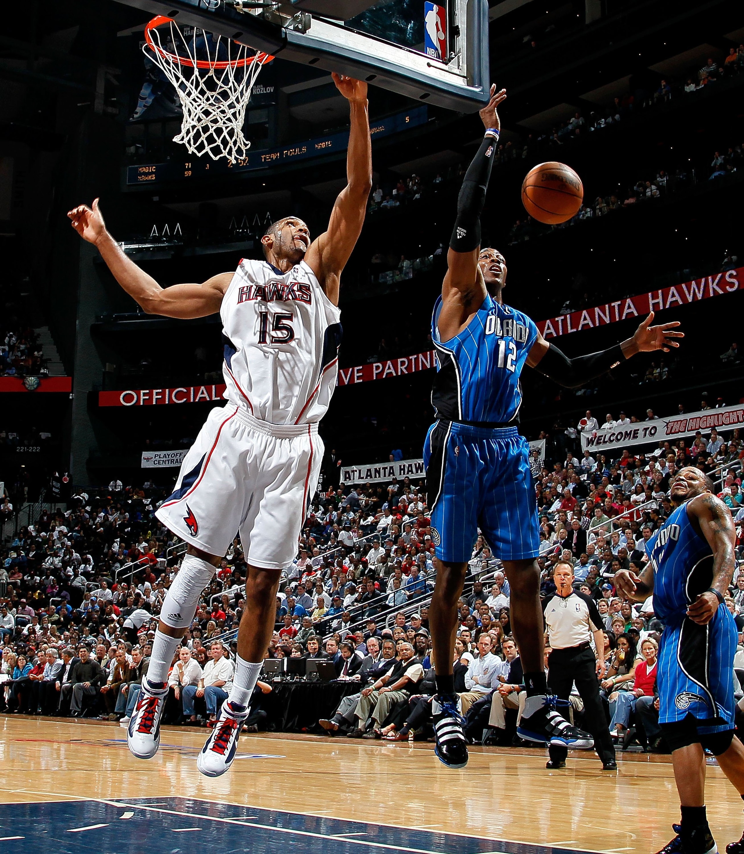 ATLANTA - MAY 10: Al Horford #15 of the Atlanta Hawks against Dwight Howard #12 of the Orlando Magic during Game Four of the Eastern Conference Semifinals of the 2010 NBA Playoffs at Philips Arena on May 10, 2010 in Atlanta, Georgia. NOTE TO USER: User ATLANTA - MAY 10: Al Horford #15 of the Atlanta Hawks against Dwight Howard #12 of the Orlando Magic during Game Four of the Eastern Conference Semifinals of the 2010 NBA Playoffs at Philips Arena on May 10, 2010 in Atlanta, Georgia. NOTE TO USER: User