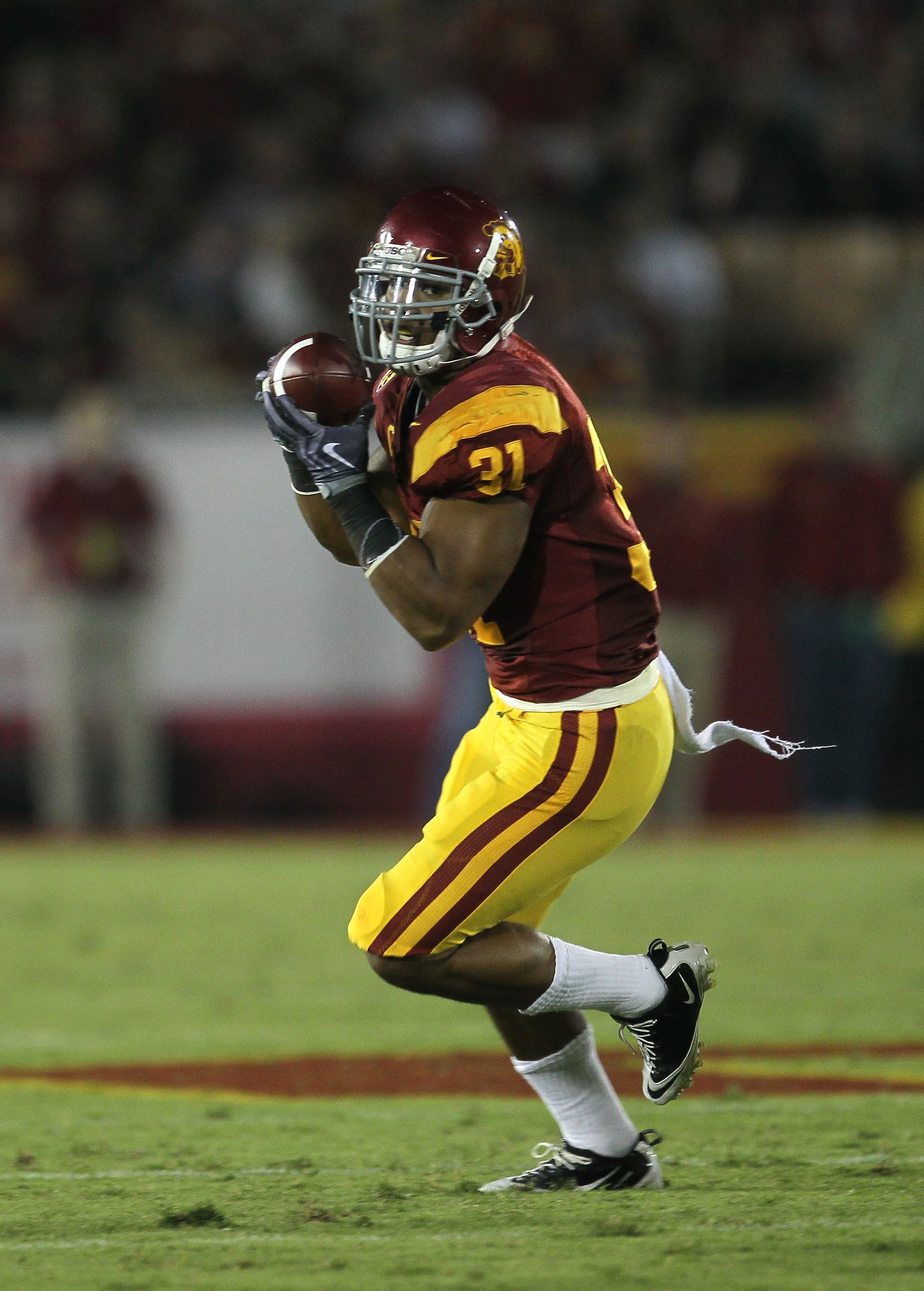 LOS ANGELES, CA - SEPTEMBER 11:  Fullback Stanley Havili #31 of the USC Trojans makes a catch against the Virginia Cavaliers at Los Angeles Memorial Coliseum on September 11, 2010 in Los Angeles, California.  (Photo by Stephen Dunn/Getty Images)