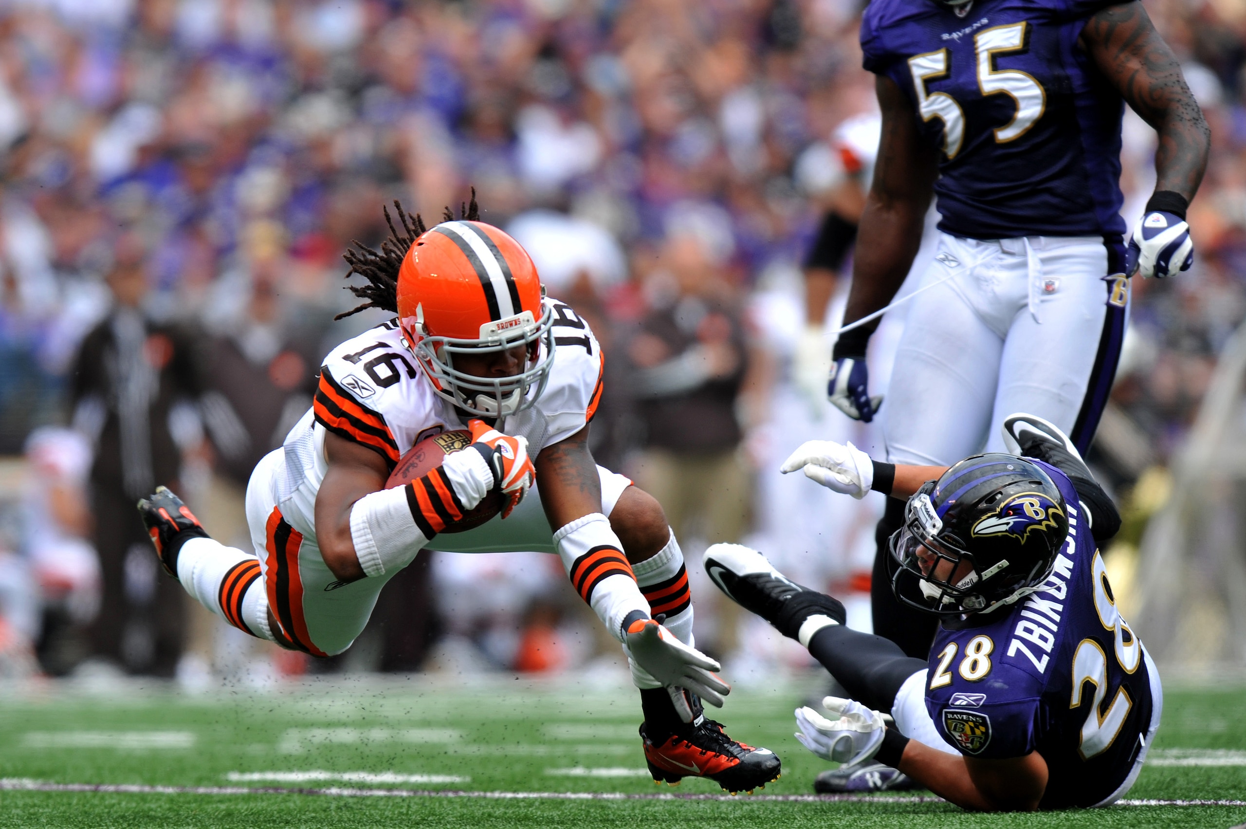 BALTIMORE - SEPTEMBER 26:  Joshua Cribbs #16 of the Cleveland Browns runs the ball against the Baltimore Ravens  at M&T Bank Stadium on September 26, 2010 in Baltimore, Maryland. The Ravens lead the Browns at the half 14-10. (Photo by Larry French/Getty I