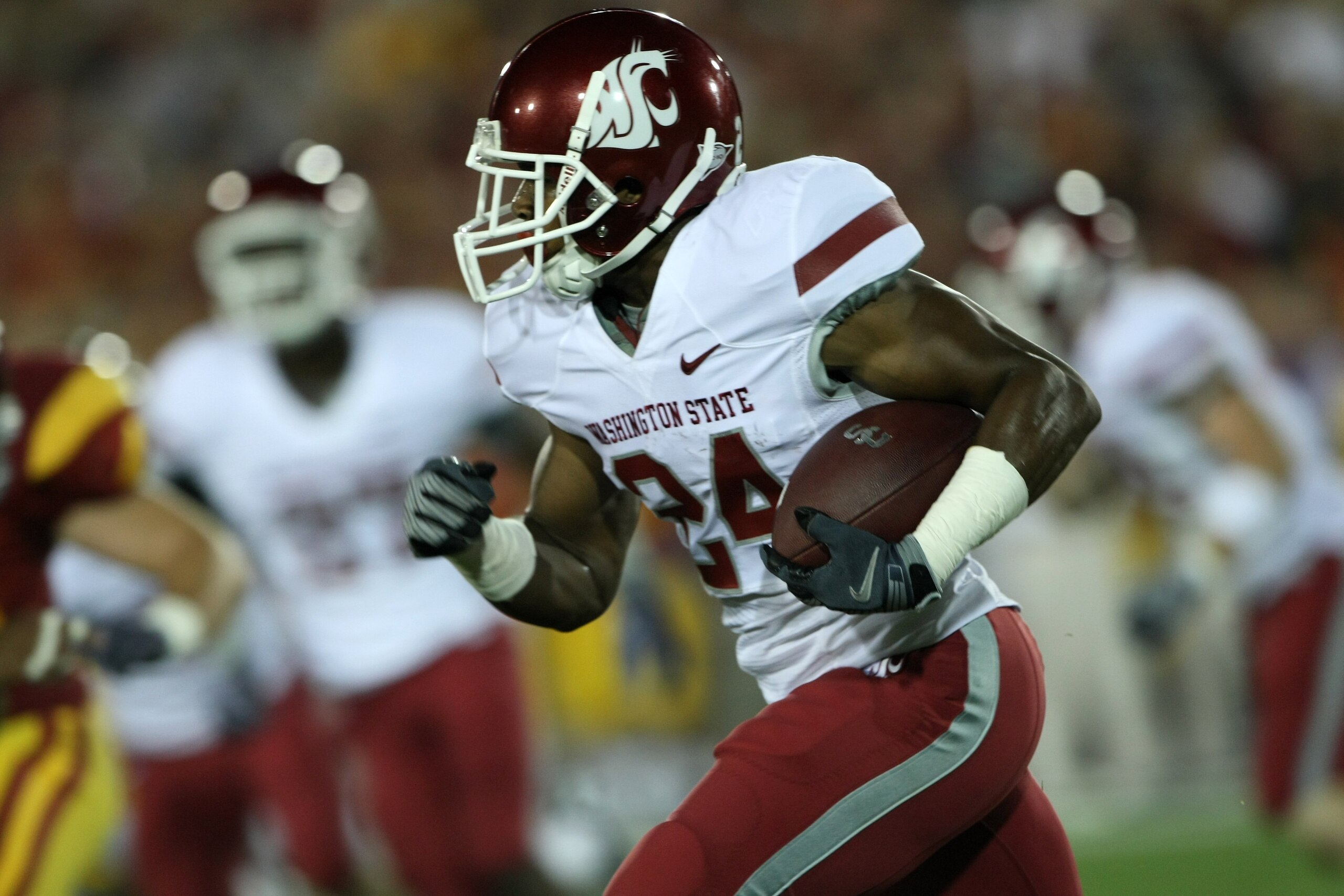 LOS ANGELES, CA - SEPTEMBER 26:  Returner Daniel Simmons #24 of the Washington State Cougarsreturns a kickoff against the USC Trojans on September 23, 2009 at the Los Angeles Coliseum in Los Angeles, California.  USC won 27-6.  (Photo by Stephen Dunn/Gett