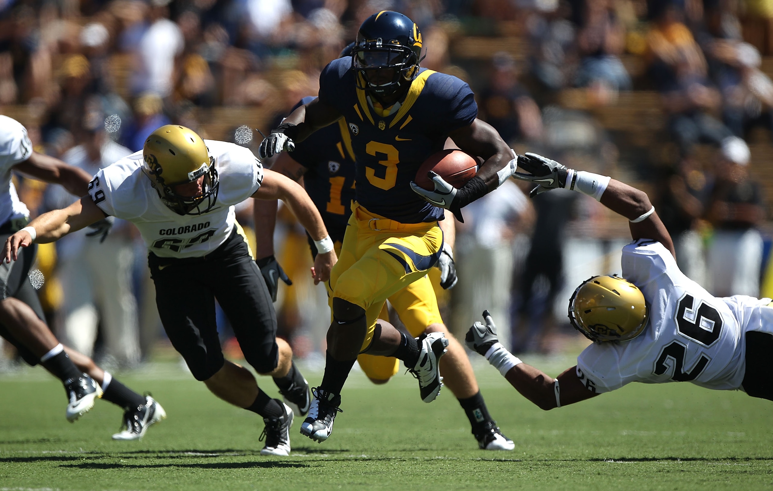 BERKELEY, CA - SEPTEMBER 11: Jeremy Ross #3 of the California Golden Bears runs against Ray Polk #26 of the Colorado Buffaloes at California Memorial Stadium on September 11, 2010 in Berkeley, California. (Photo by Jed Jacobsohn/Getty Images)