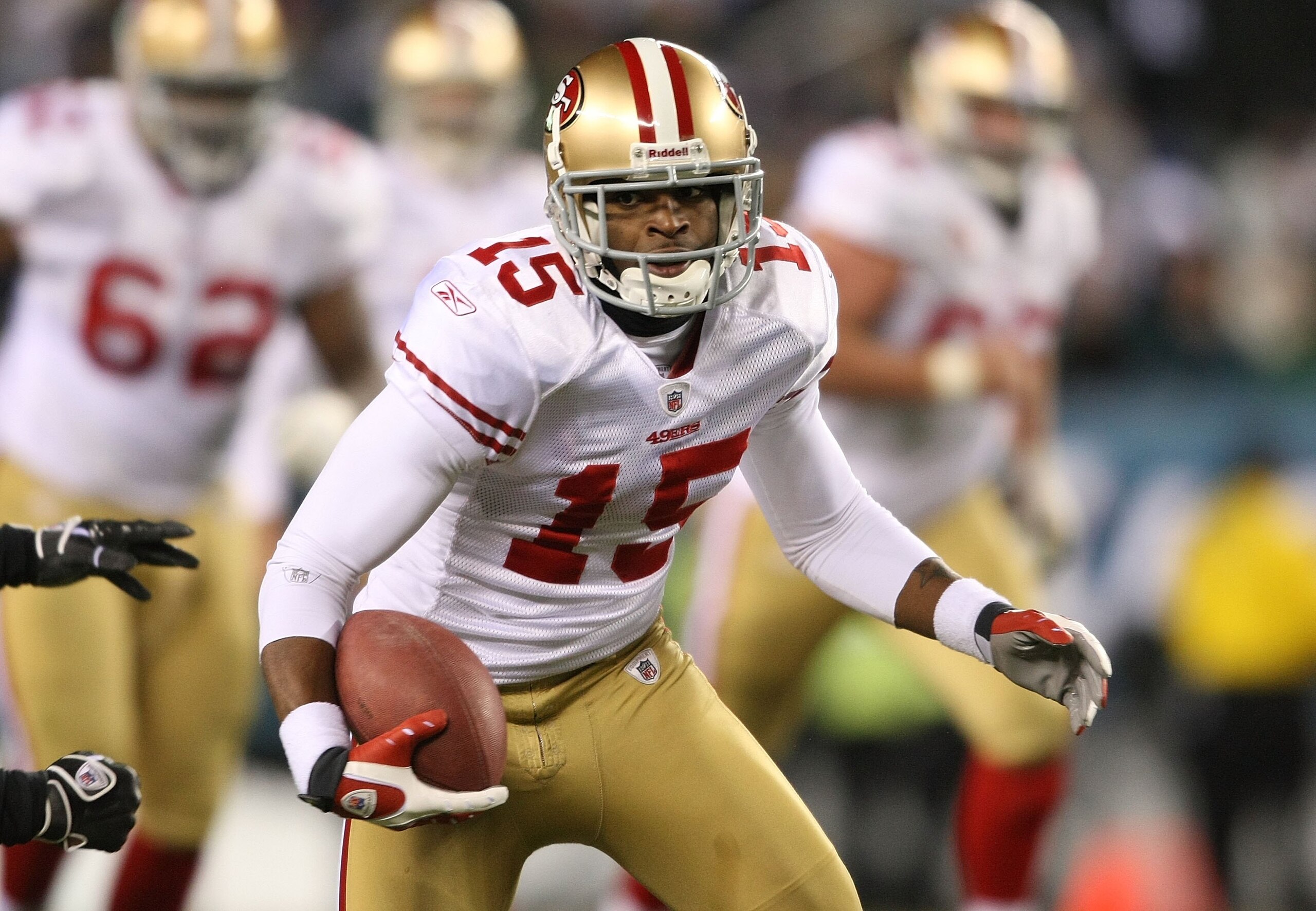 PHILADELPHIA - DECEMBER 20: Michael Crabtree #15 of the San Francisco 49ers rushes against the Philadelpia Eagles defense at Lincoln Financial Field on December 20, 2009 in Philadelphia, Pennsylvania. (Photo by Nick Laham/Getty Images) PHILADELPHIA - DECEMBER 20: Michael Crabtree #15 of the San Francisco 49ers rushes against the Philadelpia Eagles defense at Lincoln Financial Field on December 20, 2009 in Philadelphia, Pennsylvania. (Photo by Nick Laham/Getty Images)
