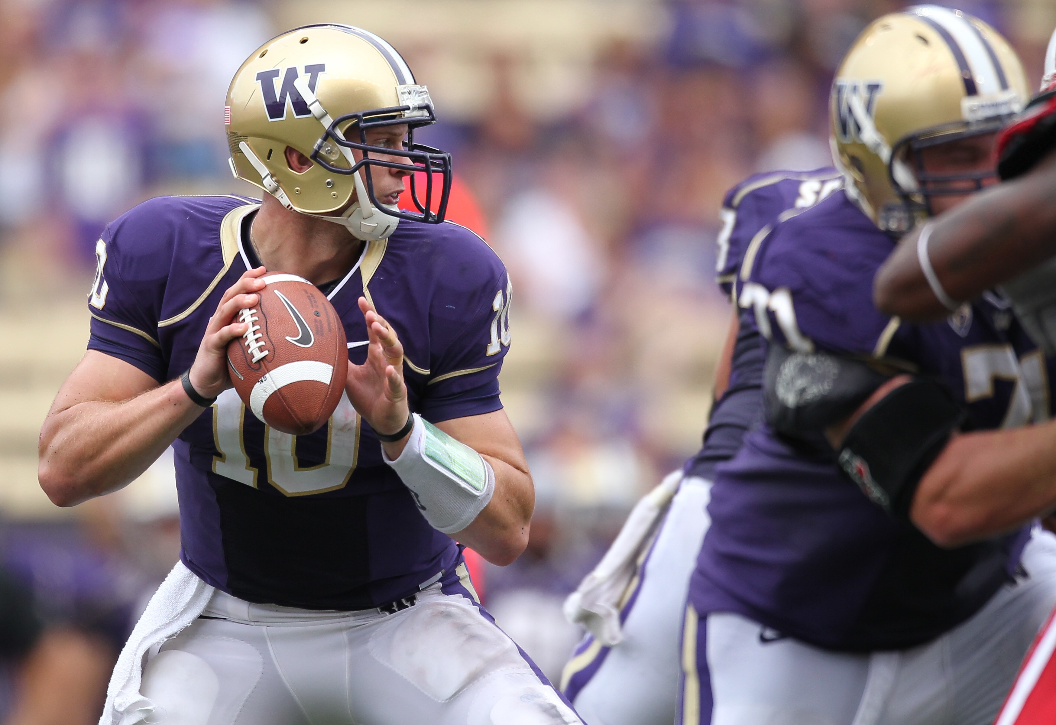 SEATTLE - SEPTEMBER 18: Quarterback Jake Locker #10 of the Washington Huskies looks downfield against the Nebraska Cornhuskers on September 18, 2010 at Husky Stadium in Seattle, Washington. (Photo by Otto Greule Jr/Getty Images) SEATTLE - SEPTEMBER 18: Quarterback Jake Locker #10 of the Washington Huskies looks downfield against the Nebraska Cornhuskers on September 18, 2010 at Husky Stadium in Seattle, Washington. (Photo by Otto Greule Jr/Getty Images)