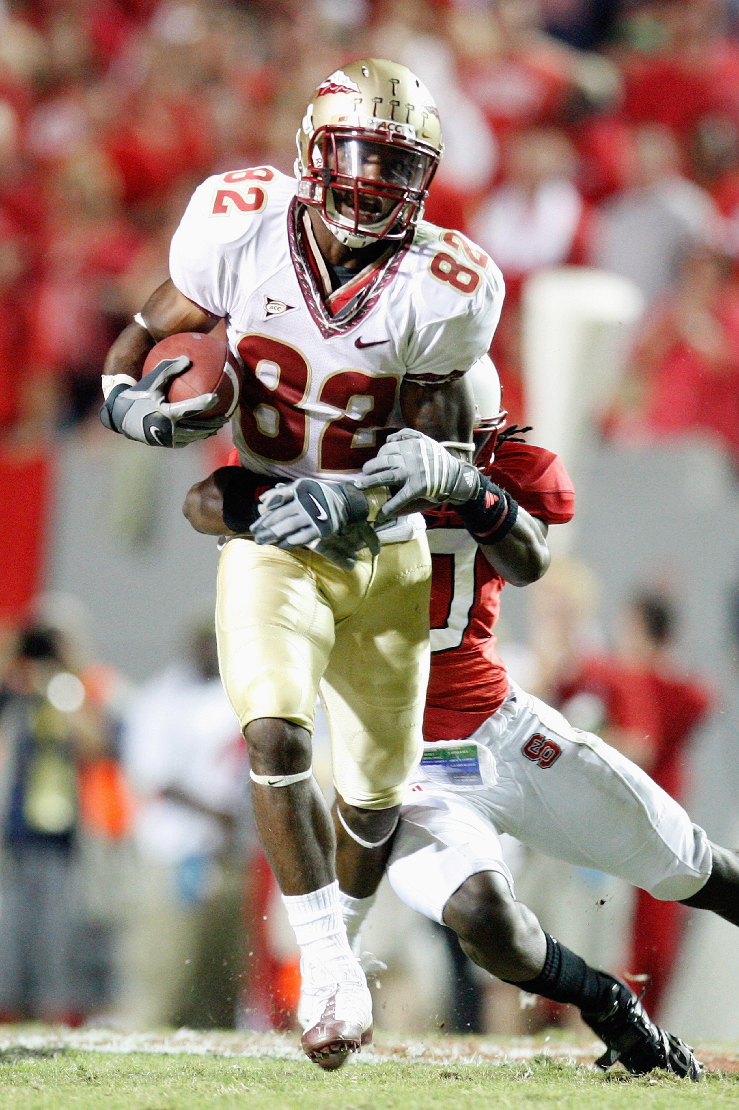 RALEIGH, NC - OCTOBER 16:  Taiwan Easterling #82 of the Florida State Seminoles carries the ball during the game against the North Carolina State Wolfpack at Carter-Finley Stadium on October 16, 2008 in Raleigh, North Carolina.  (Photo by Kevin C. Cox/Get