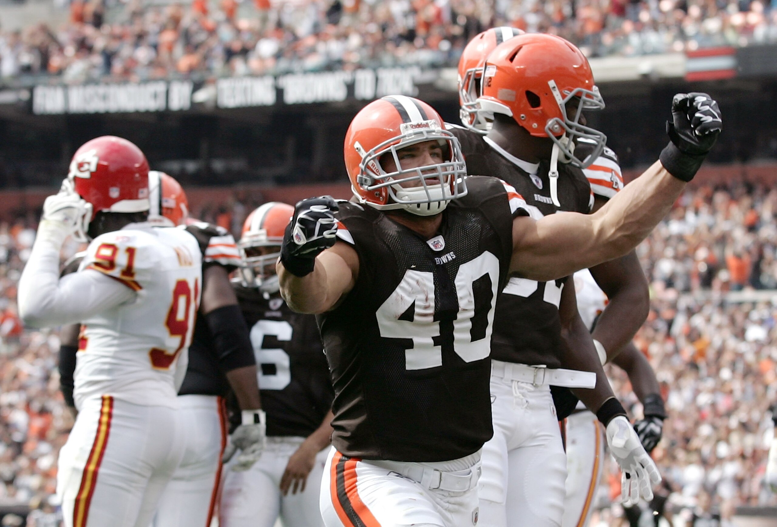 CLEVELAND - SEPTEMBER 19: Running back Peyton Hillis #40 of the Cleveland Browns celebrates after scoring a touchdown against the Kansas City Chiefs at Cleveland Browns Stadium on September 19, 2010 in Cleveland, Ohio. (Photo by Matt Sullivan/Getty Imag CLEVELAND - SEPTEMBER 19: Running back Peyton Hillis #40 of the Cleveland Browns celebrates after scoring a touchdown against the Kansas City Chiefs at Cleveland Browns Stadium on September 19, 2010 in Cleveland, Ohio. (Photo by Matt Sullivan/Getty Imag
