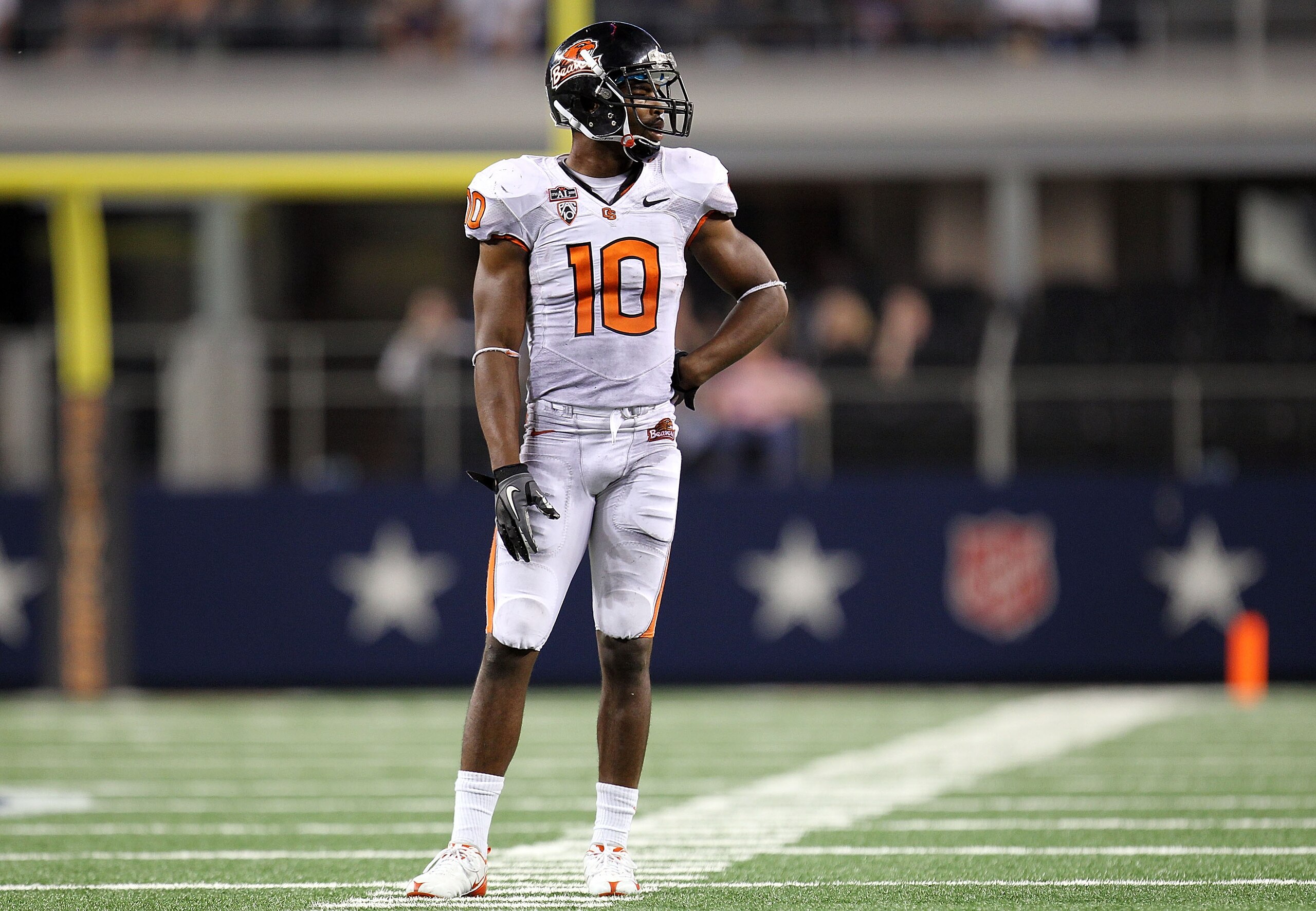 ARLINGTON, TX - SEPTEMBER 04:  Safety Lance Mitchell #10 of the Oregon State Beavers at Cowboys Stadium on September 4, 2010 in Arlington, Texas.  (Photo by Ronald Martinez/Getty Images)