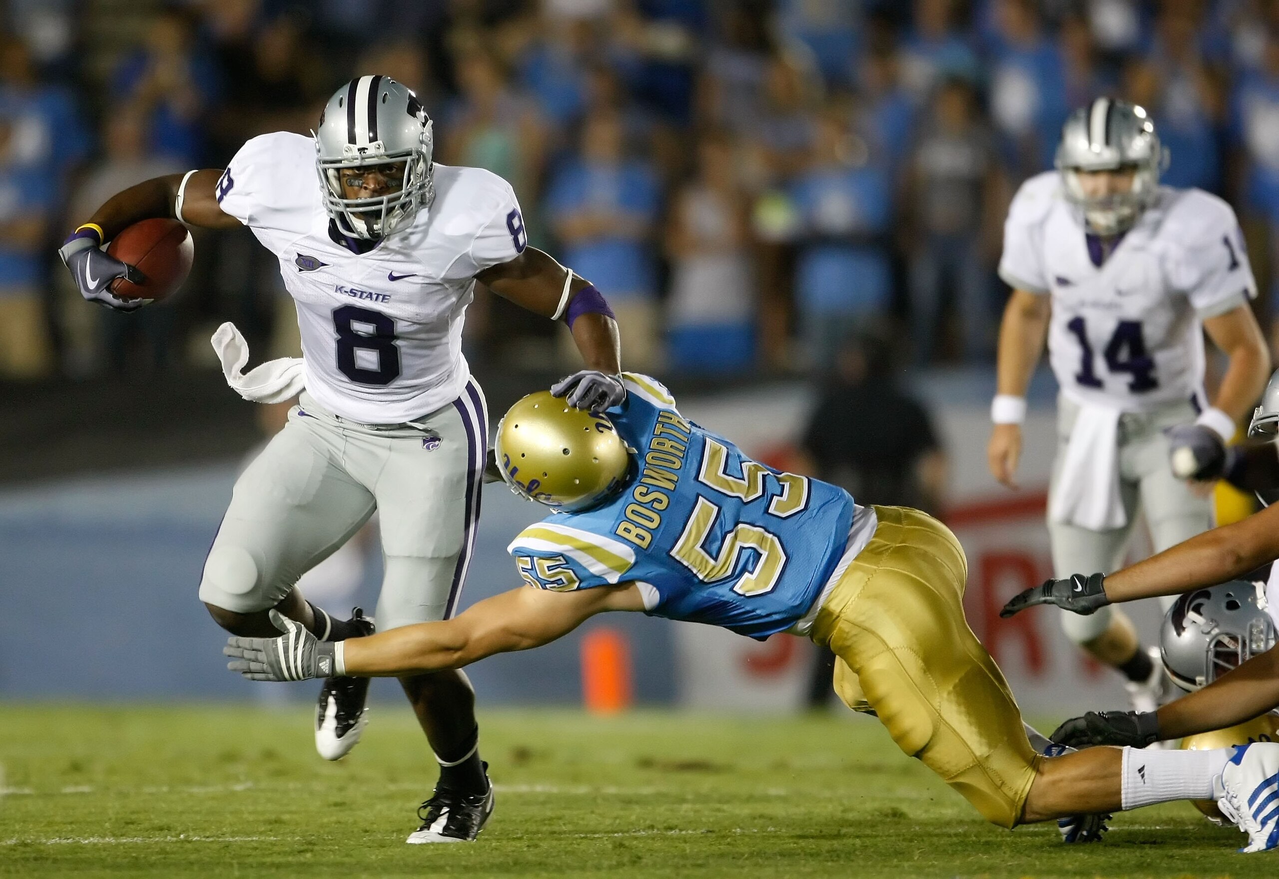 PASADENA, CA - SEPTEMBER 19:  Runningback Daniel Thomas #8 of the Kansas State Wildcats carries the ball against the UCLA Bruins at the Rose Bowl on September 19, 2009 in Pasadena, California. UCLA defeated Kansas State 23-9.  (Photo by Jeff Gross/Getty I