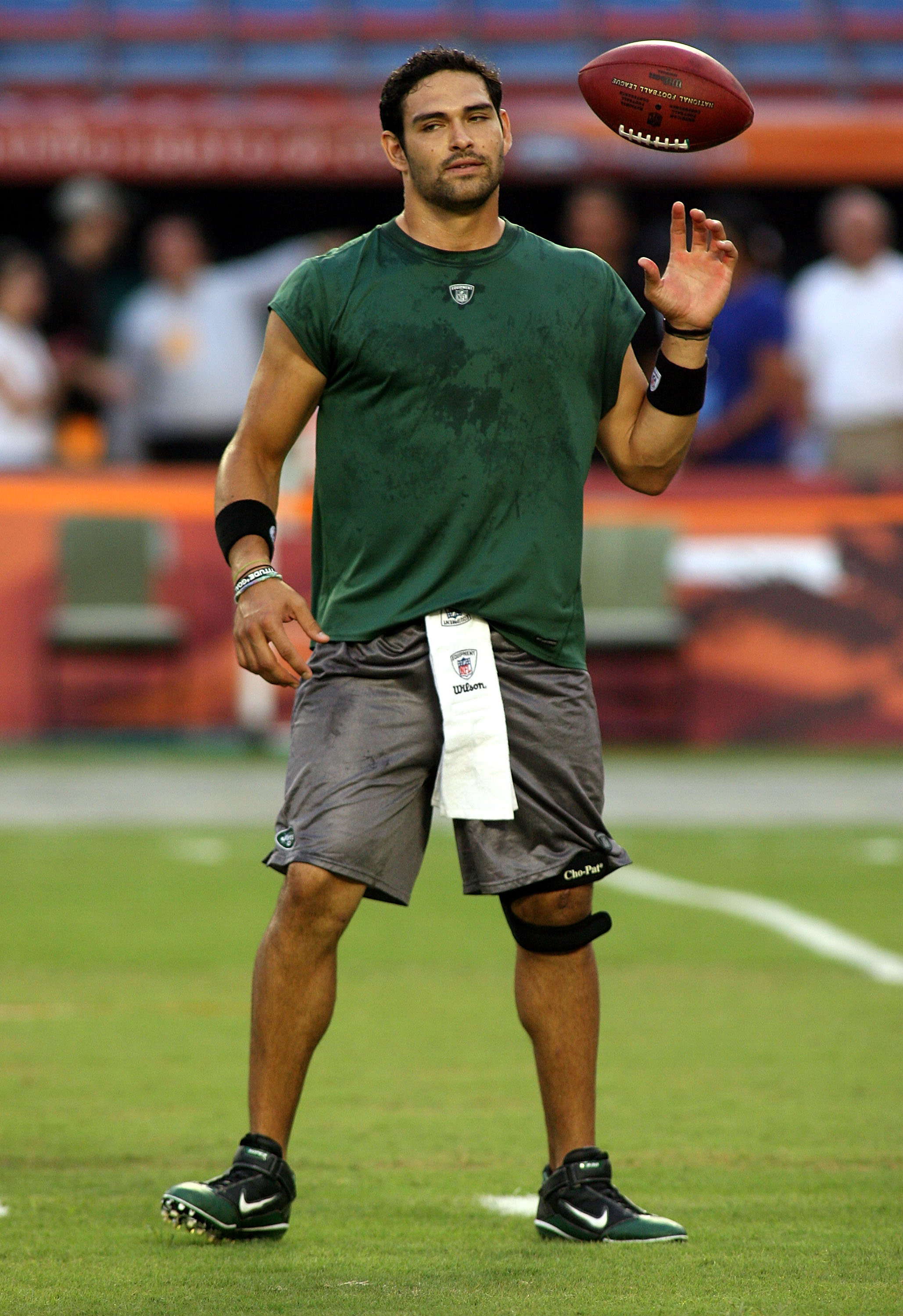 MIAMI - SEPTEMBER 26: Quarterback Mark Sanchez #6 of the New York Jets warms up prior to playing the Miami Dolphins at Sun Life Stadium on September 26, 2010 in Miami, Florida. (Photo by Marc Serota/Getty Images) MIAMI - SEPTEMBER 26: Quarterback Mark Sanchez #6 of the New York Jets warms up prior to playing the Miami Dolphins at Sun Life Stadium on September 26, 2010 in Miami, Florida. (Photo by Marc Serota/Getty Images)