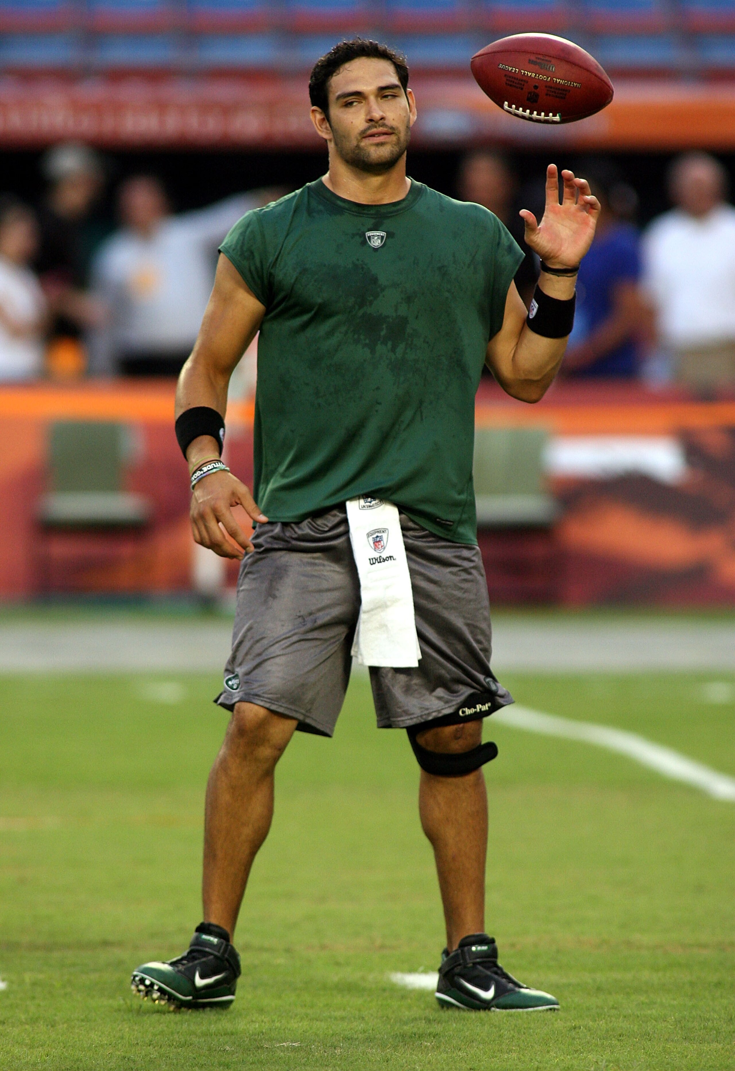 MIAMI - SEPTEMBER 26: Quarterback Mark Sanchez #6 of the New York Jets warms up prior to playing the Miami Dolphins at Sun Life Stadium on September 26, 2010 in Miami, Florida. (Photo by Marc Serota/Getty Images) MIAMI - SEPTEMBER 26: Quarterback Mark Sanchez #6 of the New York Jets warms up prior to playing the Miami Dolphins at Sun Life Stadium on September 26, 2010 in Miami, Florida. (Photo by Marc Serota/Getty Images)