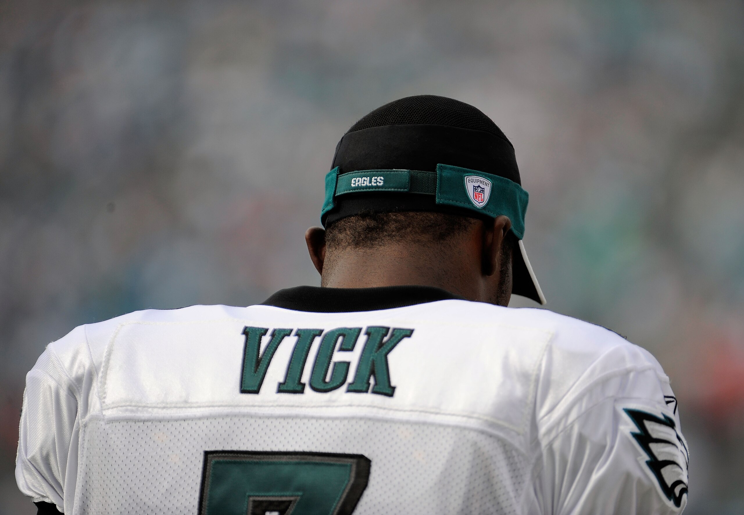 JACKSONVILLE, FL - SEPTEMBER 26:  Quarterback Michael Vick #7 of the Philadelphia Eagles walks the sidelines before taking on the Jacksonville Jaguars at EverBank Field on September 26, 2010 in Jacksonville, Florida.  (Photo by Doug Benc/Getty Images)