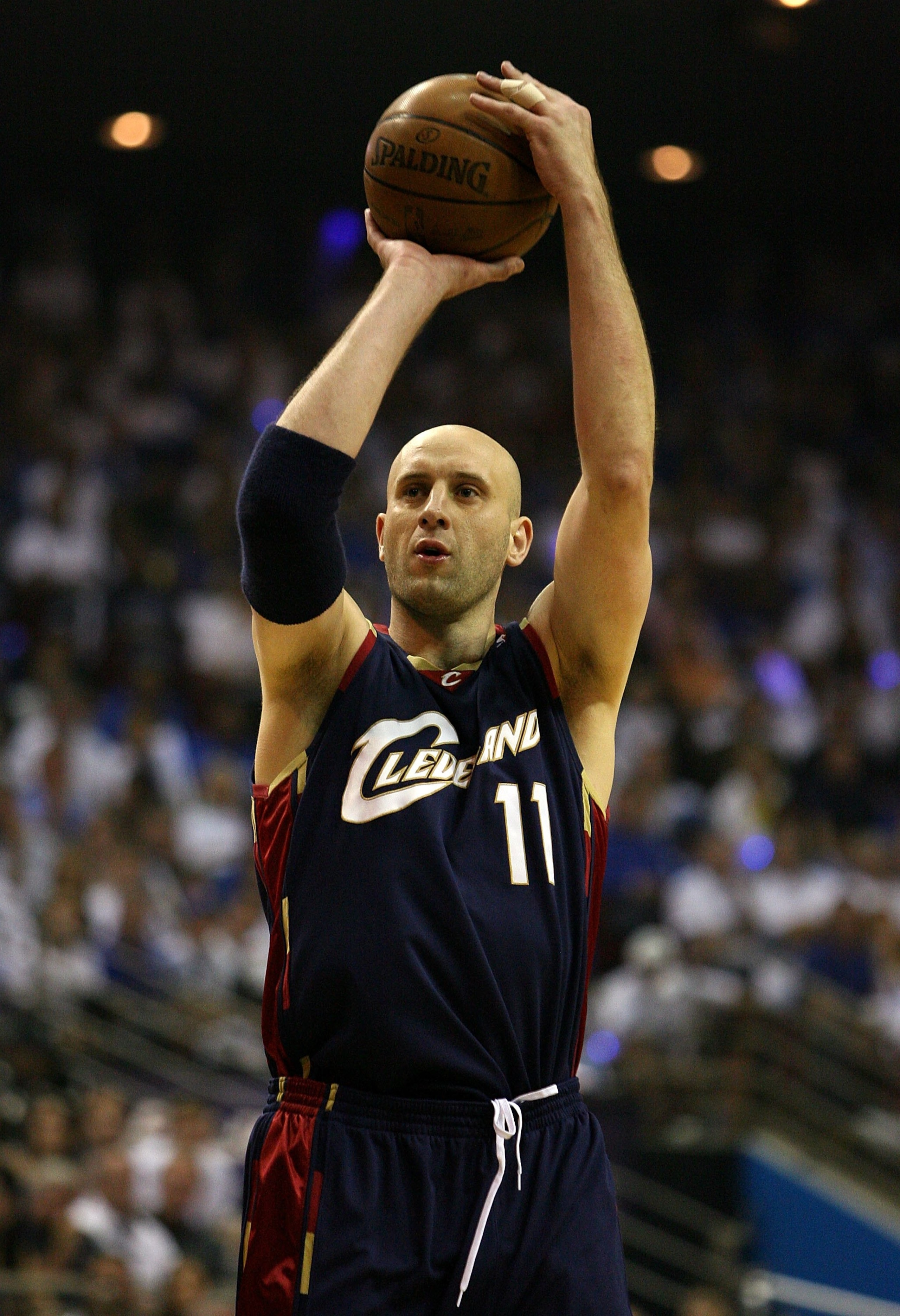 ORLANDO, FL - MAY 30: Zydrunas Ilgauskas #11 of the Cleveland Cavaliers shoots the ball against the Orlando Magic in Game Six of the Eastern Conference Finals during the 2009 Playoffs at Amway Arena on May 30, 2009 in Orlando, Florida. NOTE TO USER: User 