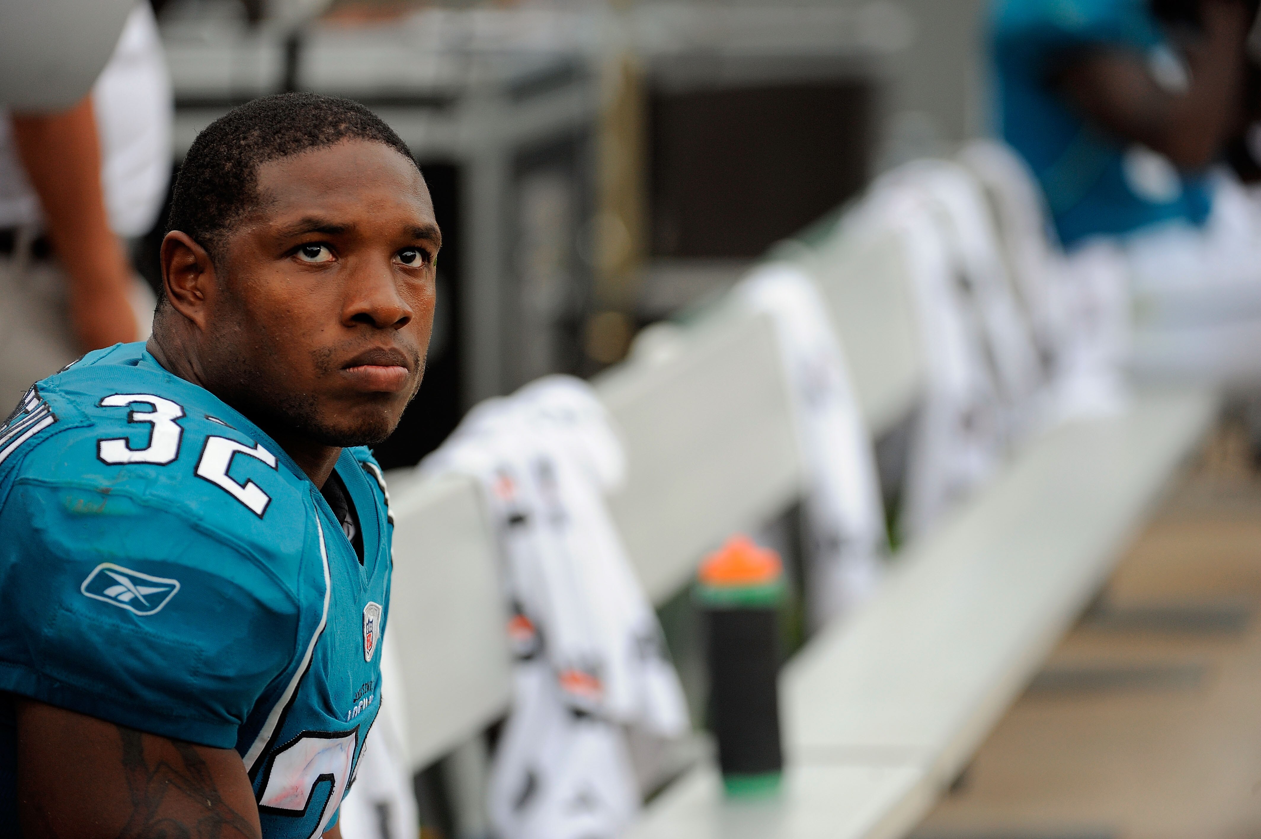 JACKSONVILLE, FL - SEPTEMBER 26: Running back Maurice Jones-Drew #32 of the Jacksonville Jaguars sits on the sidelines watching his team take on the Philadelphia Eagles at EverBank Field on September 26, 2010 in Jacksonville, Florida. The Eagles defeated JACKSONVILLE, FL - SEPTEMBER 26: Running back Maurice Jones-Drew #32 of the Jacksonville Jaguars sits on the sidelines watching his team take on the Philadelphia Eagles at EverBank Field on September 26, 2010 in Jacksonville, Florida. The Eagles defeated