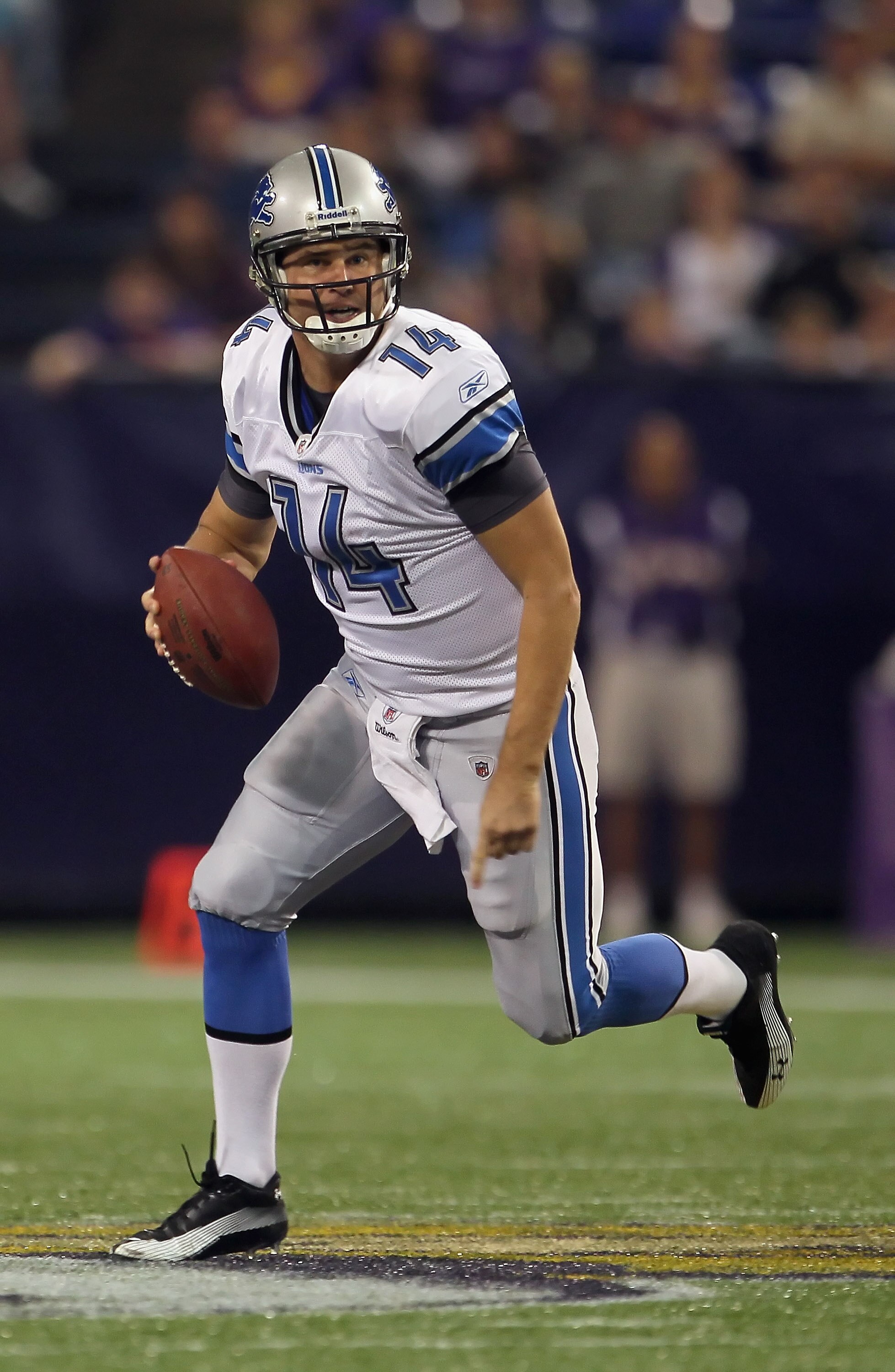 MINNEAPOLIS - SEPTEMBER 26:  Quarterback Shaun Hill #14 of the Detroit Lions scrambles out of the pocket against the Minnesota Vikings during the first half at Hubert H. Humphrey Metrodome on September 26, 2010 in Minneapolis, Minnesota.  (Photo by Jeff G