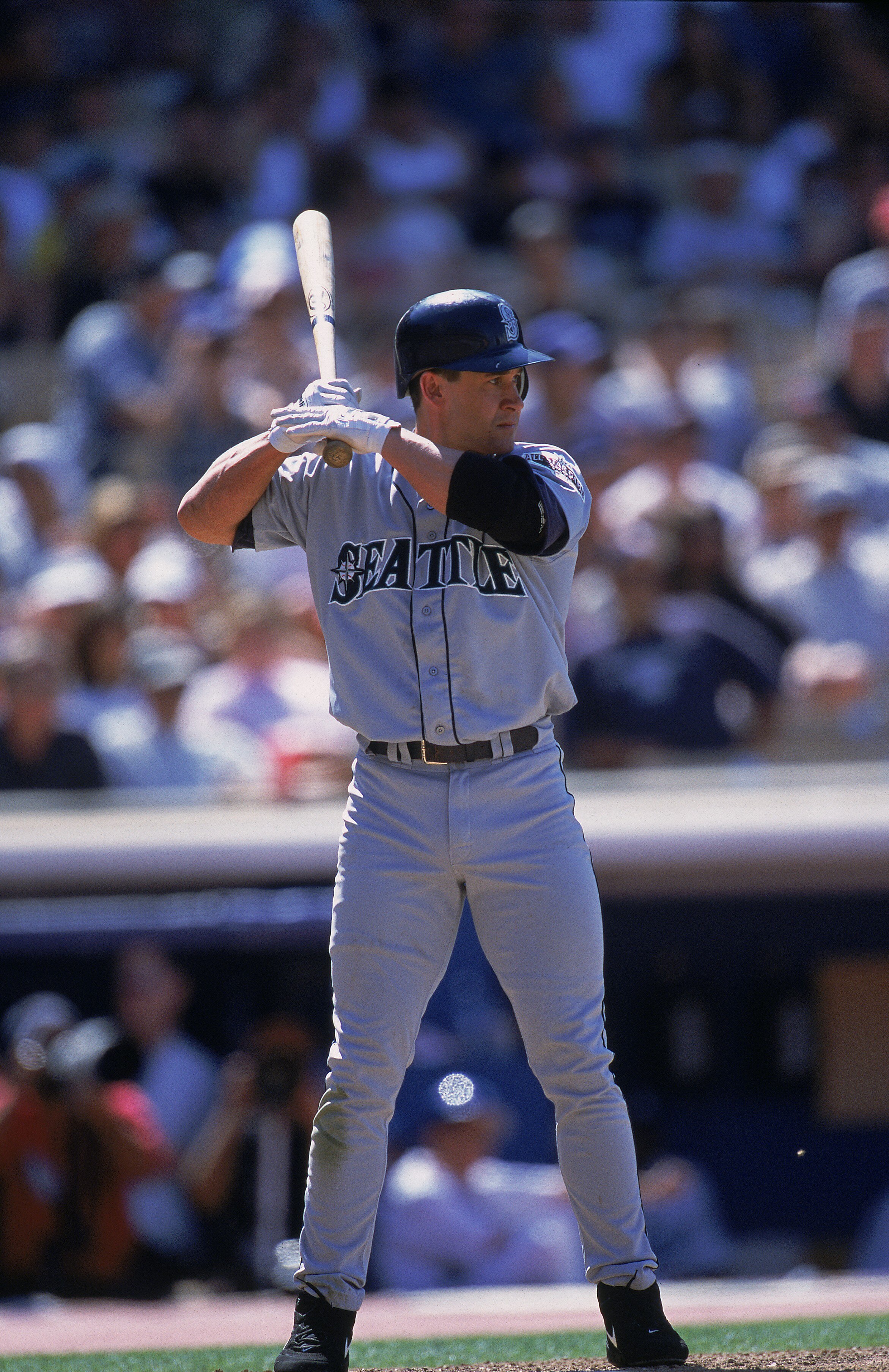 7 Jul 2001:  Bret Boone #29 of the Seattle Mariners at bat during the game against the Los Angeles Dodgers at Dodger Stadium in Los Angeles, California. The Dodgers defeated the Mariners 2-1.Mandatory Credit: Harry How  /Allsport