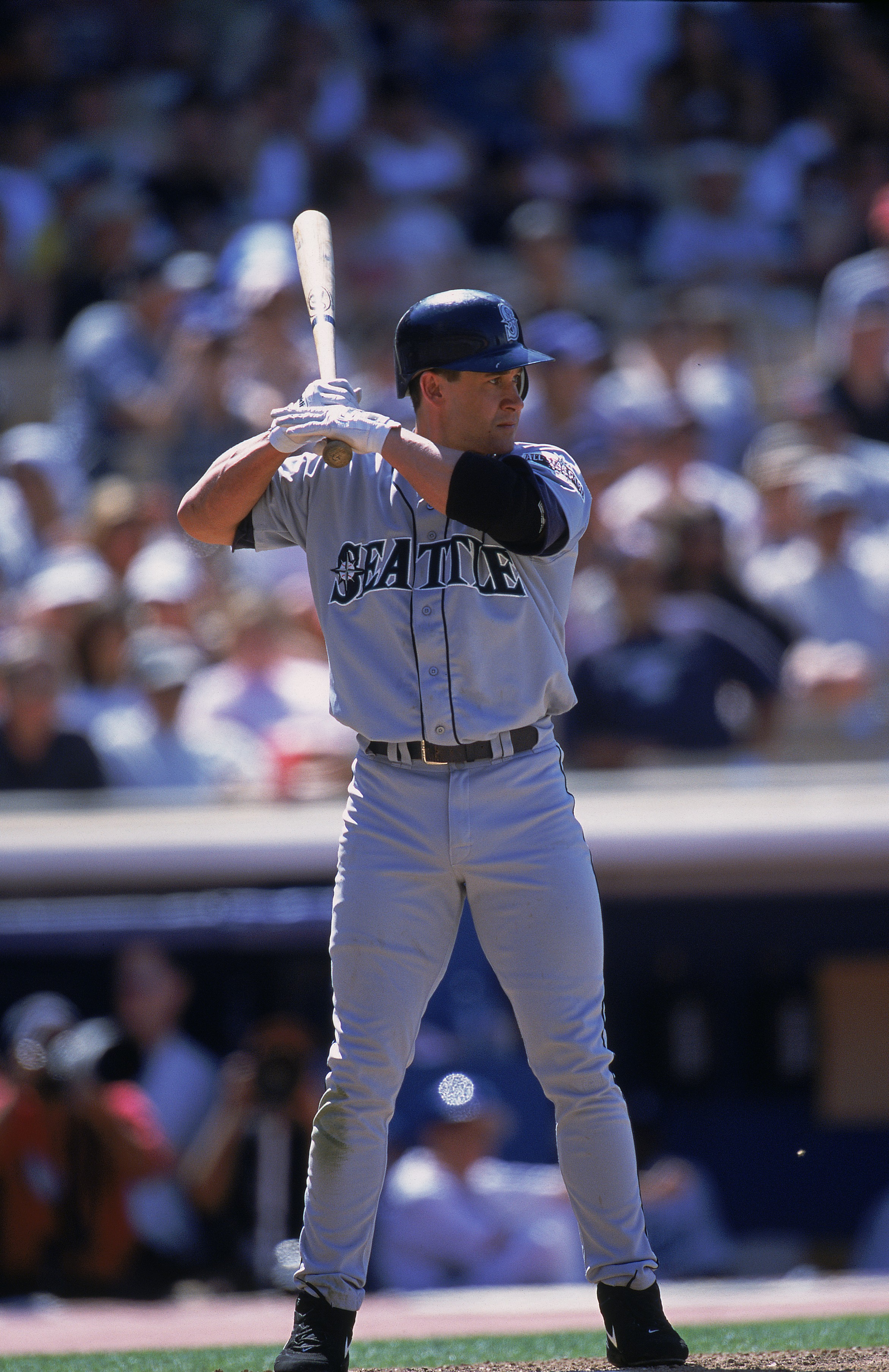 7 Jul 2001:  Bret Boone #29 of the Seattle Mariners at bat during the game against the Los Angeles Dodgers at Dodger Stadium in Los Angeles, California. The Dodgers defeated the Mariners 2-1.Mandatory Credit: Harry How  /Allsport